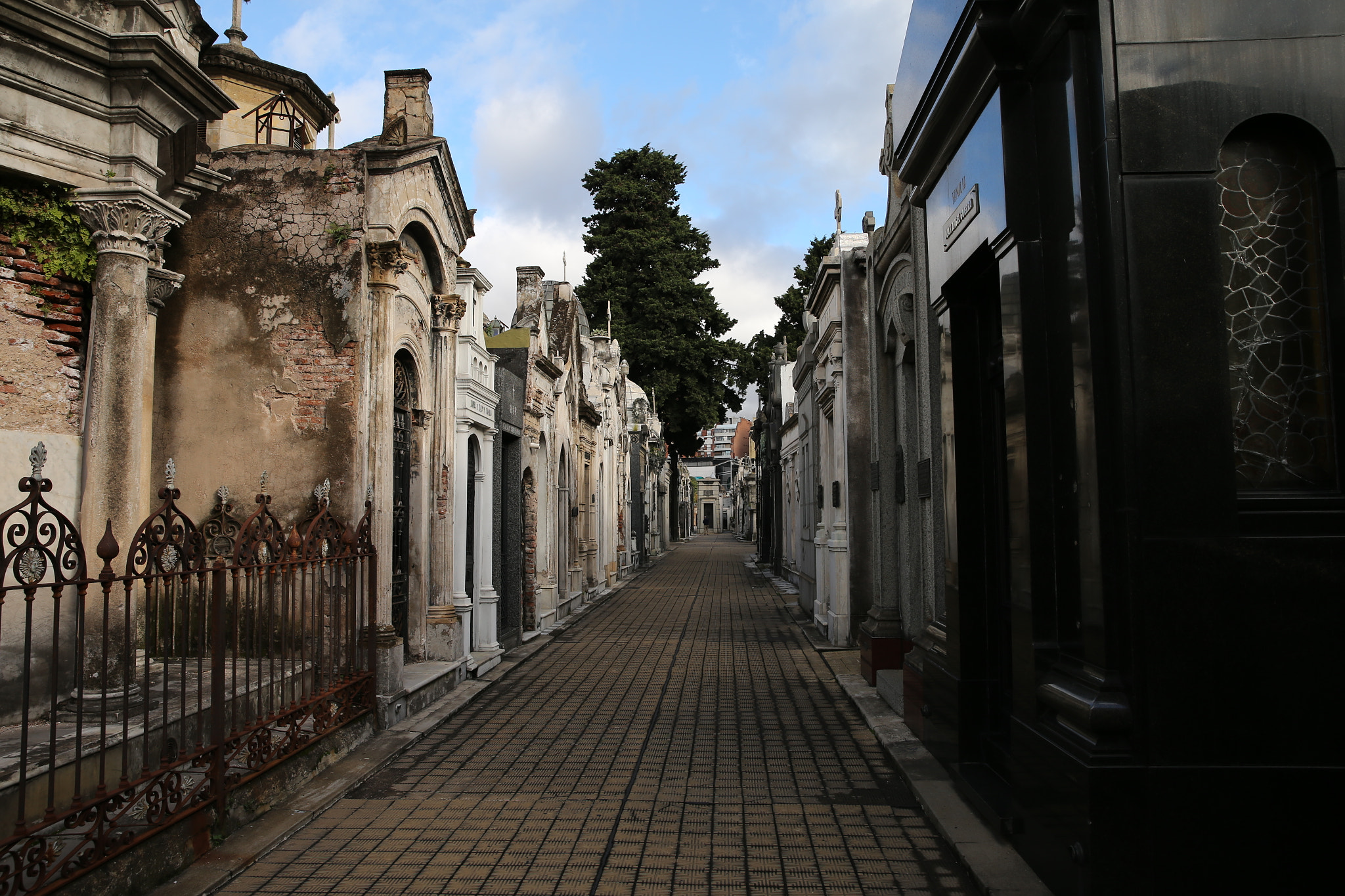 Canon EOS-1D X sample photo. Recoleta cemetery photography