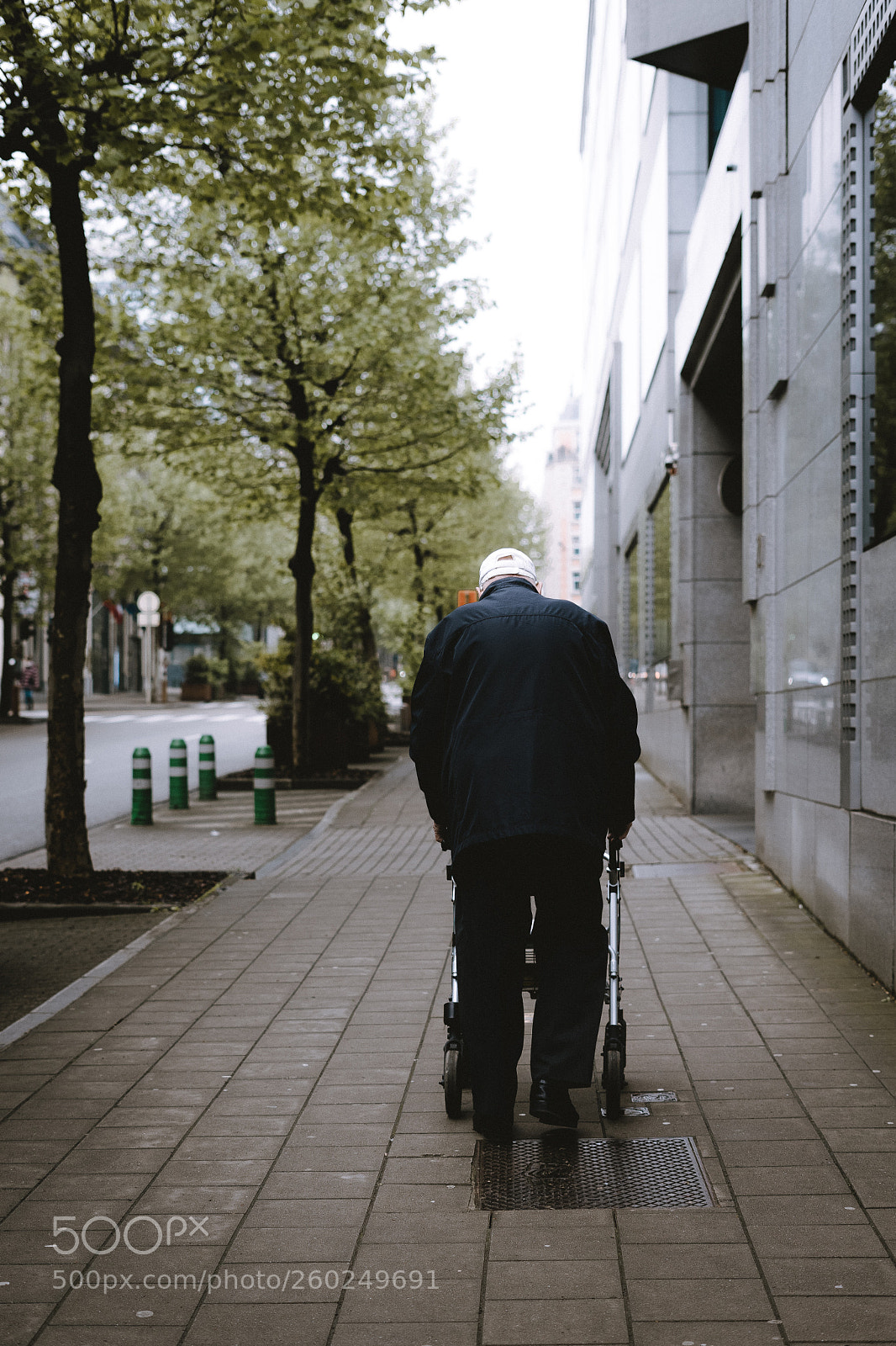 Sony a7 II sample photo. Old guy - bruxelles photography