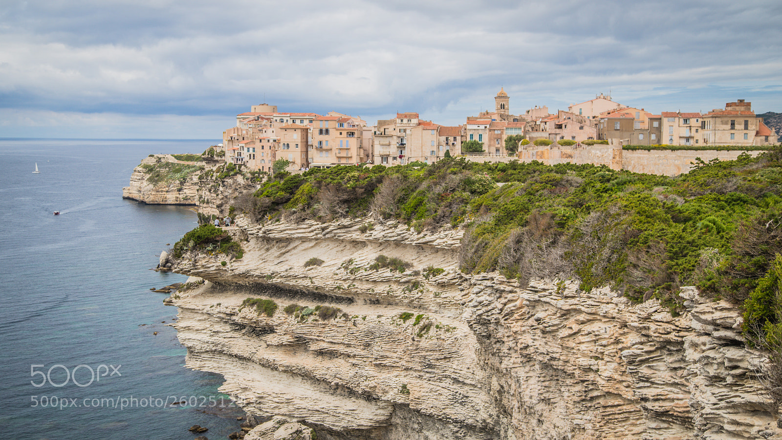 Canon EOS 6D Mark II sample photo. Bonifacio - la ville photography