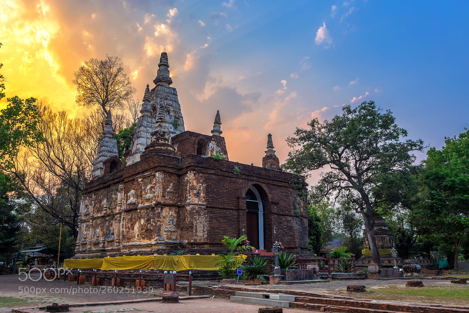 Canon EOS 6D sample photo. Wat chet yot, seven photography