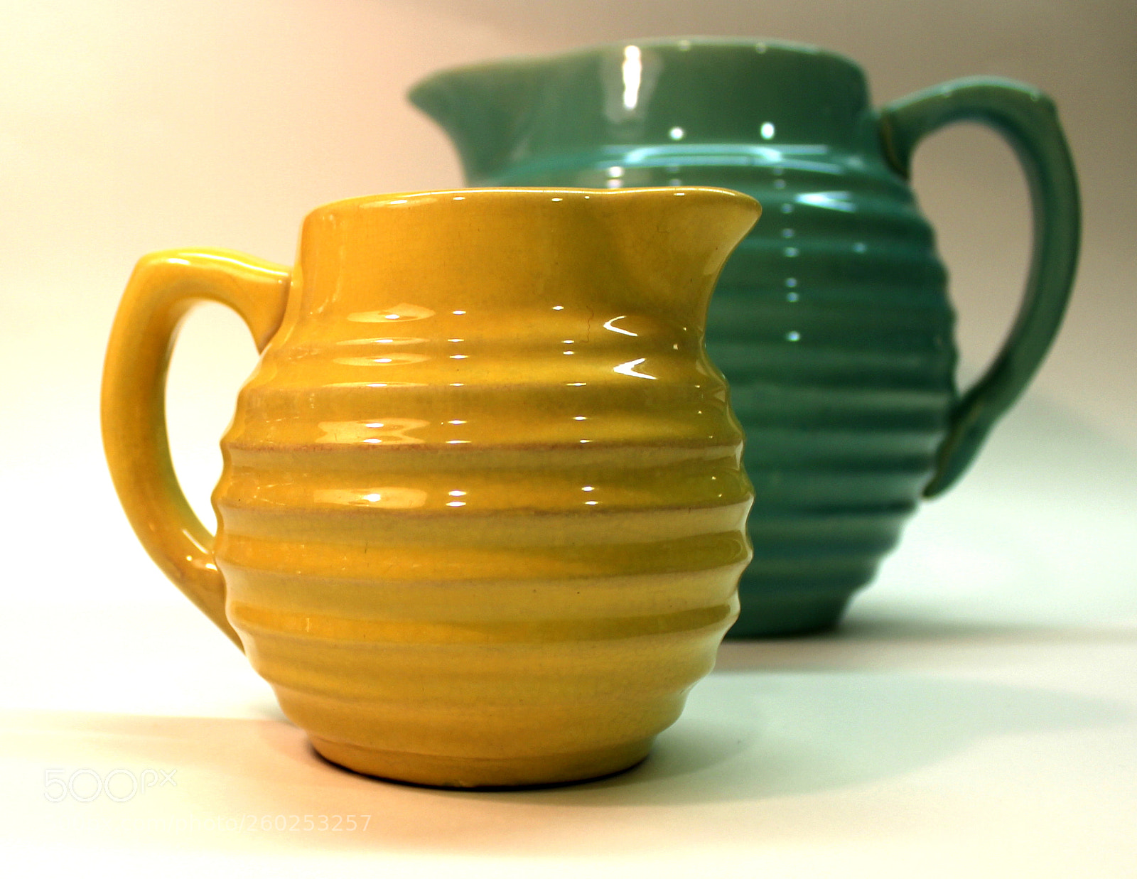 Canon EOS 600D (Rebel EOS T3i / EOS Kiss X5) sample photo. Vintage pottery pitchers photography