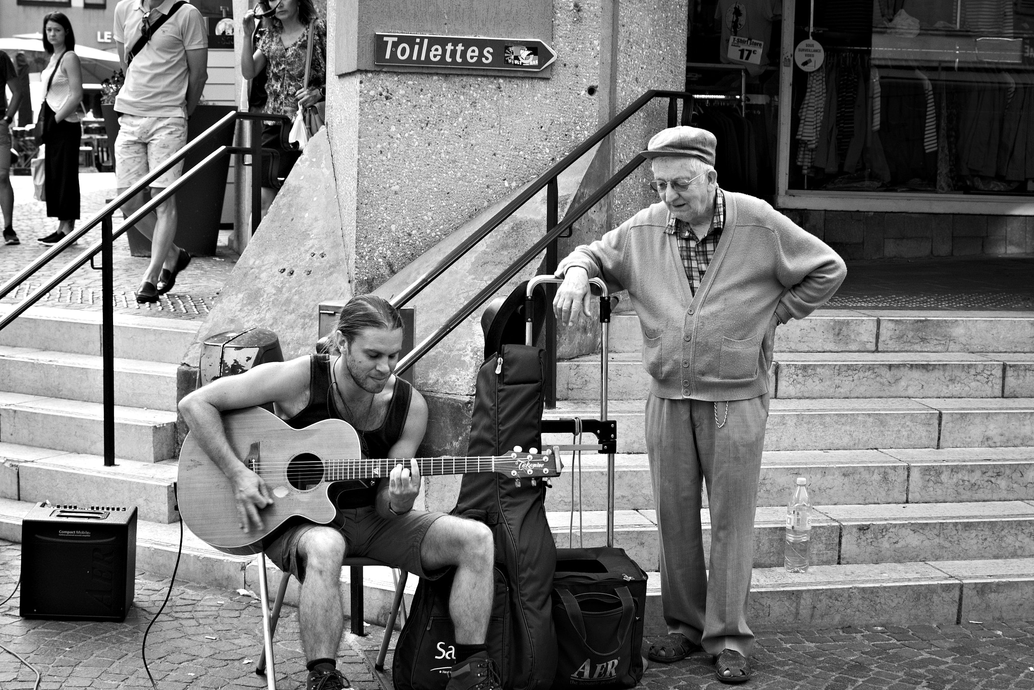 Nikon AF-S DX Nikkor 35mm F1.8G sample photo. Enjoy the good music, annecy (france) photography