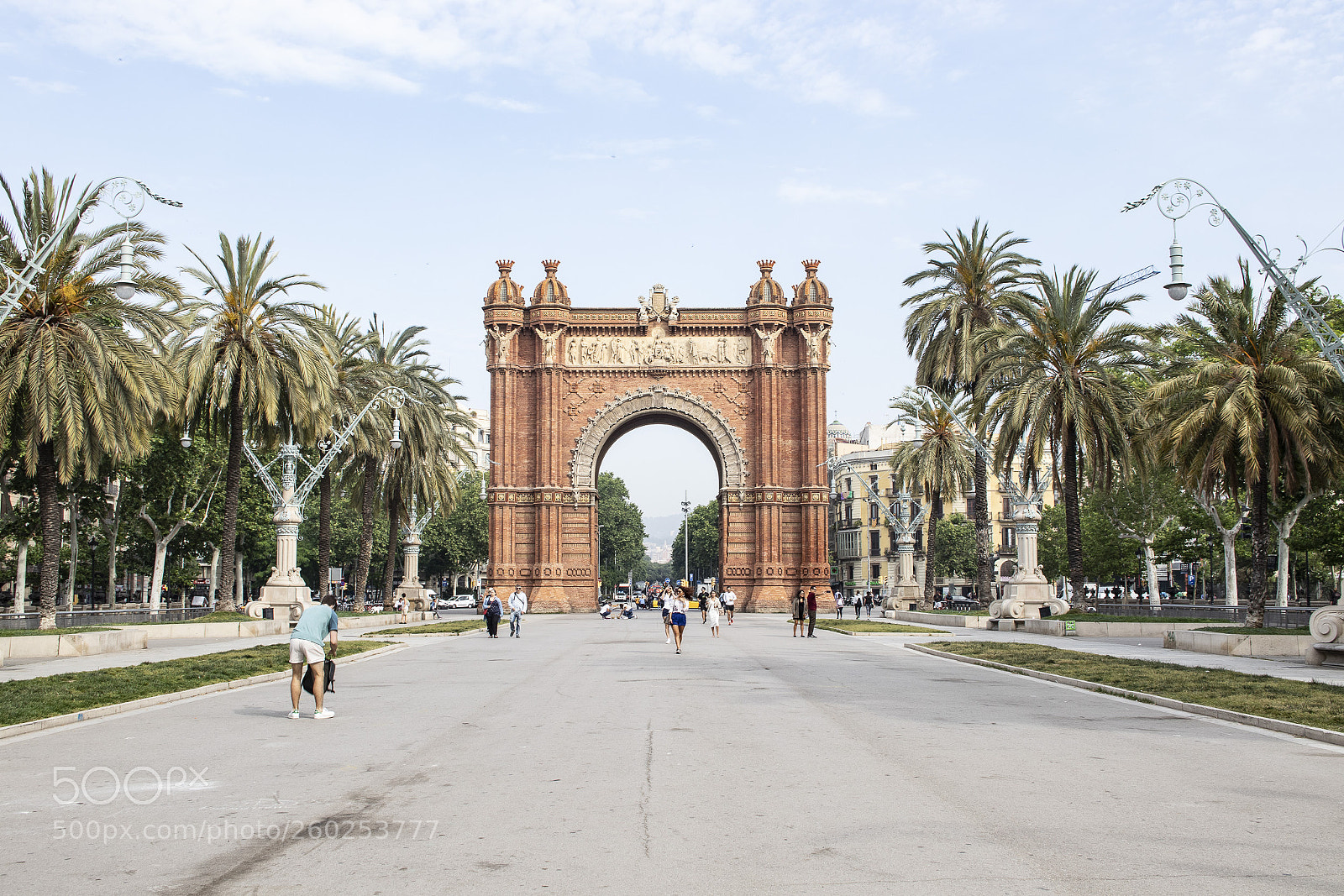 Canon EOS 200D (EOS Rebel SL2 / EOS Kiss X9) sample photo. Arc de triomf barcelona photography