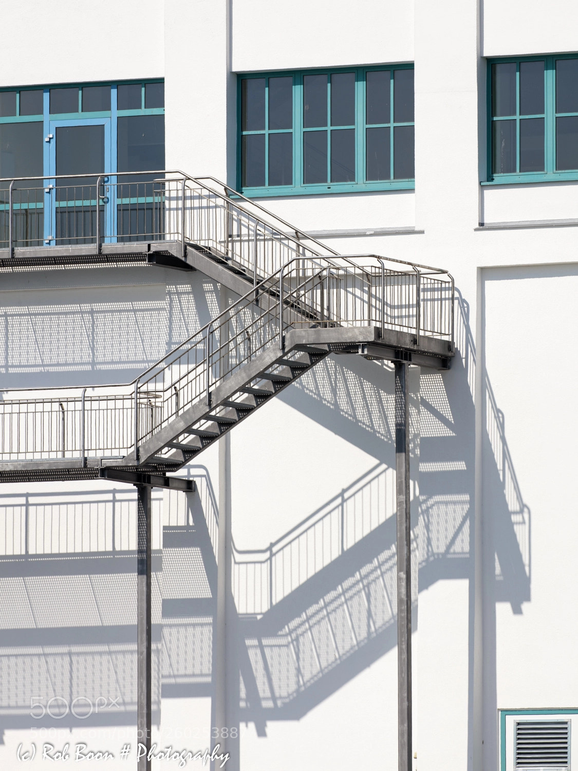 Canon EOS 5DS sample photo. Staircase shades photography