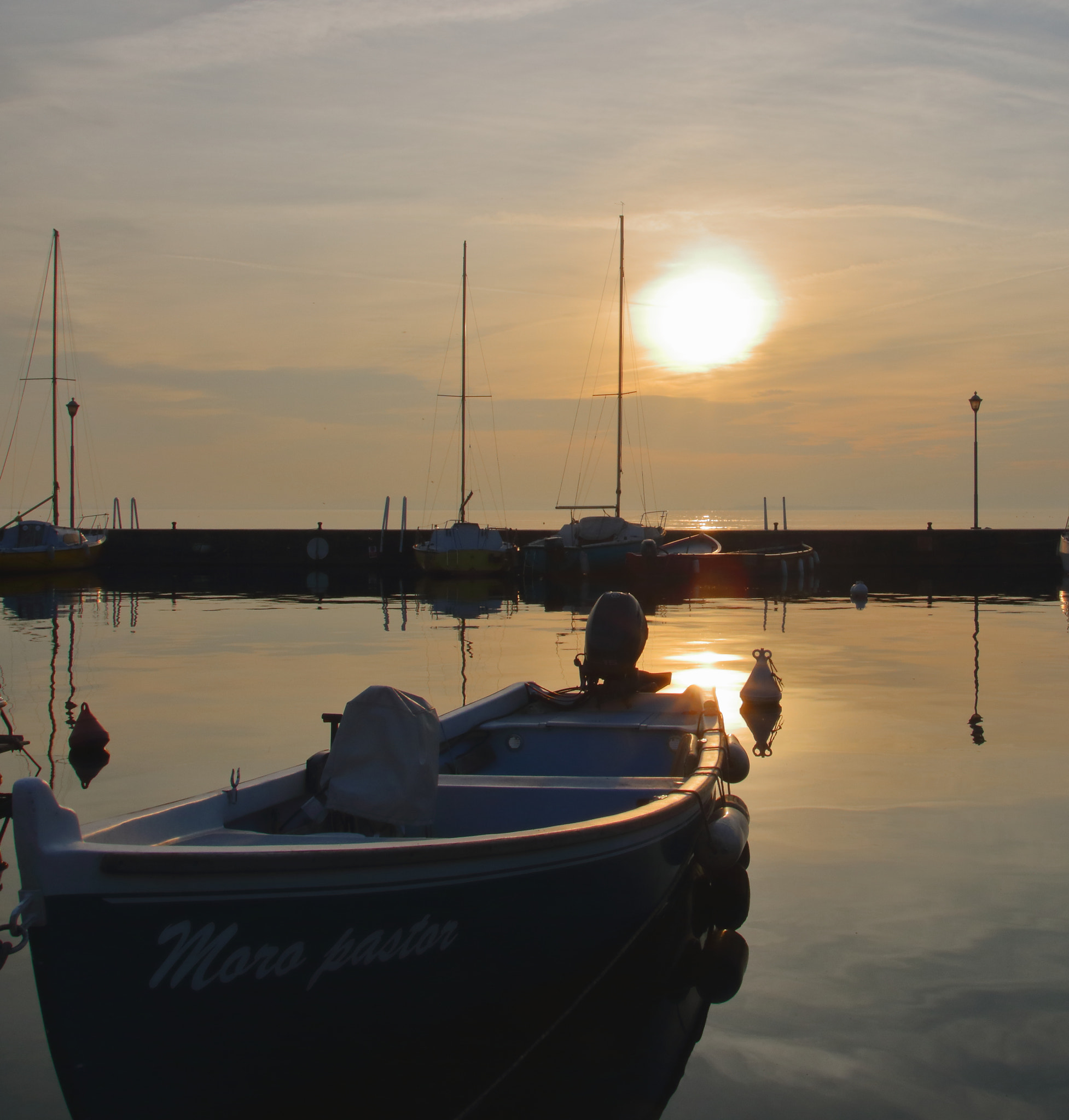 Canon EOS 750D (EOS Rebel T6i / EOS Kiss X8i) + Tamron SP AF 17-50mm F2.8 XR Di II LD Aspherical (IF) sample photo. Barca al tramonto photography