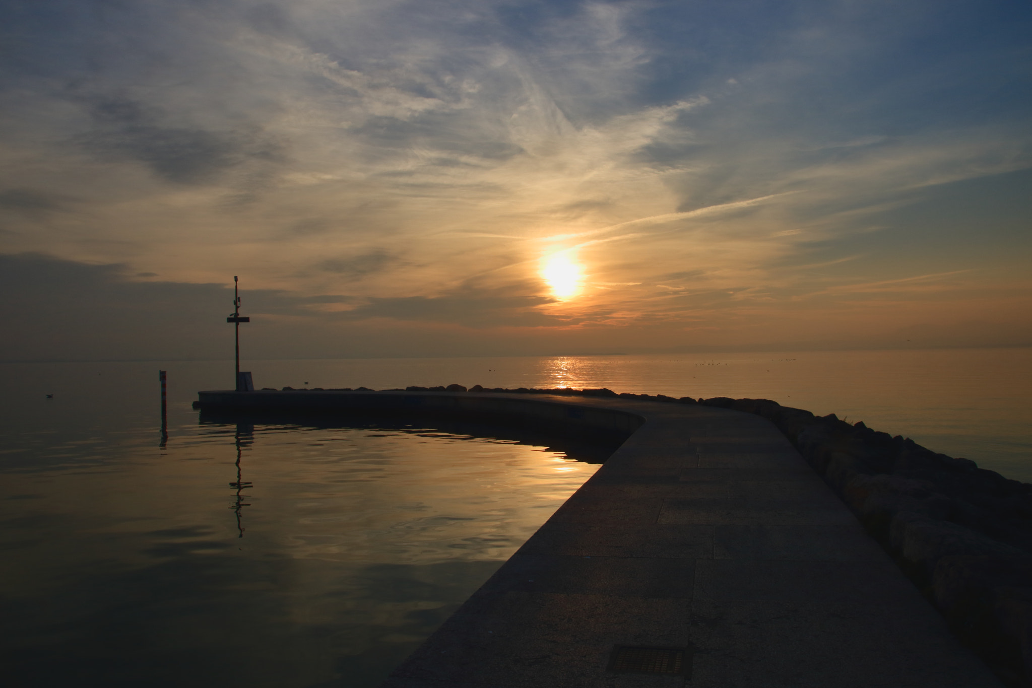 Tamron SP AF 17-50mm F2.8 XR Di II LD Aspherical (IF) sample photo. Tramonto  al lago photography
