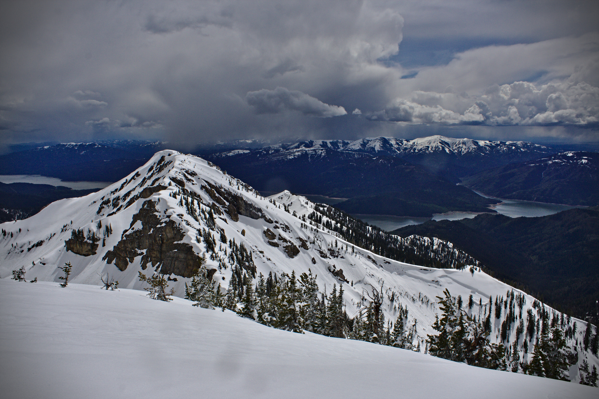Canon EOS 1000D (EOS Digital Rebel XS / EOS Kiss F) sample photo. Snowy summit photography