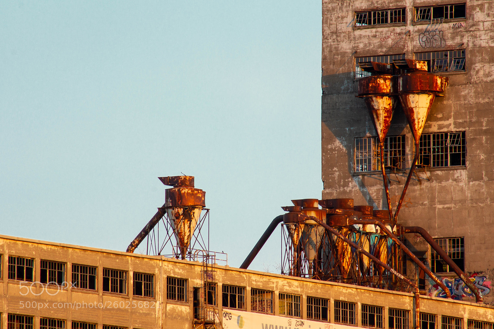 Canon EOS 550D (EOS Rebel T2i / EOS Kiss X4) sample photo. Silo #5 photography