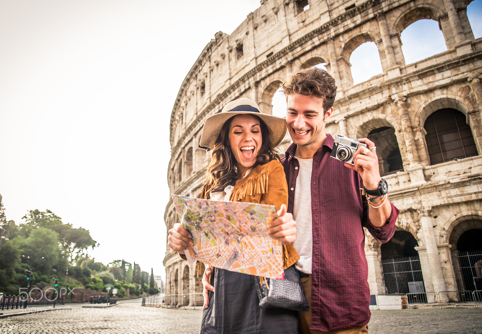 Nikon D610 sample photo. Couple at colosseum, rome photography