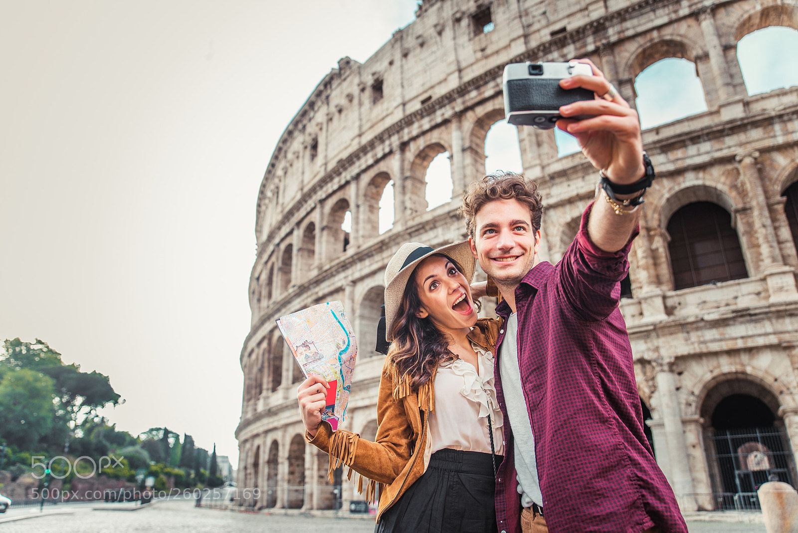 Nikon D610 sample photo. Couple at colosseum, rome photography