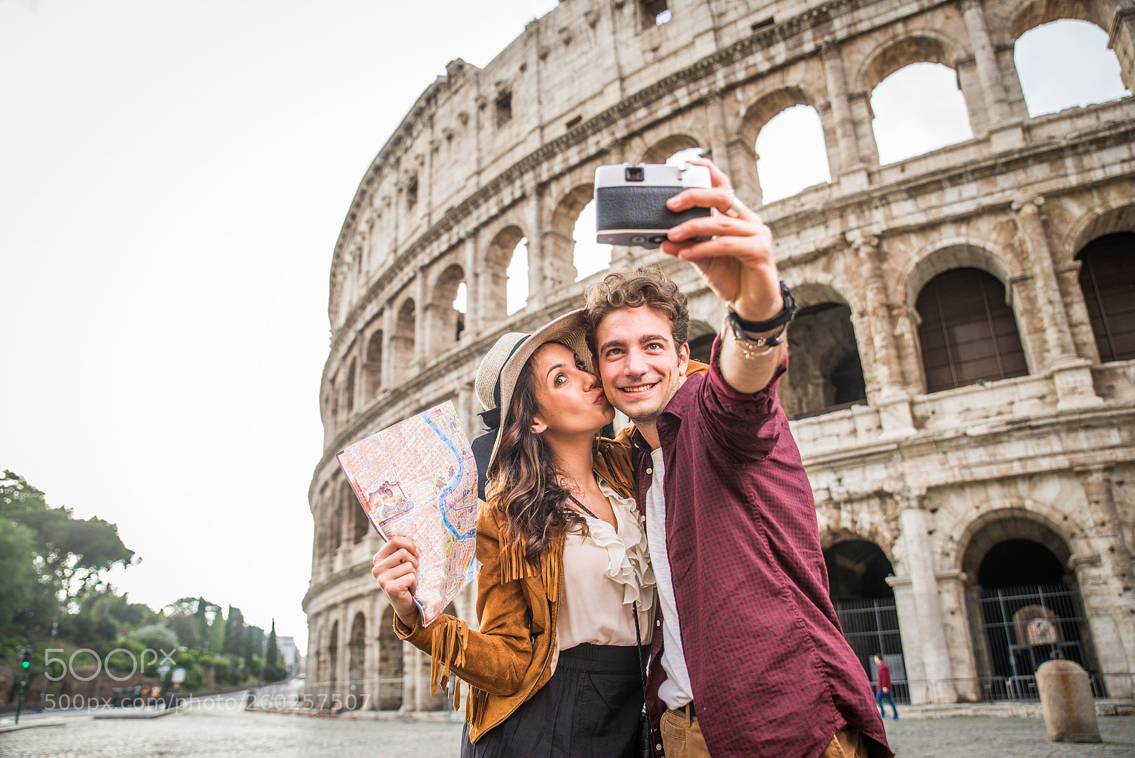 Nikon D610 sample photo. Couple at colosseum, rome photography