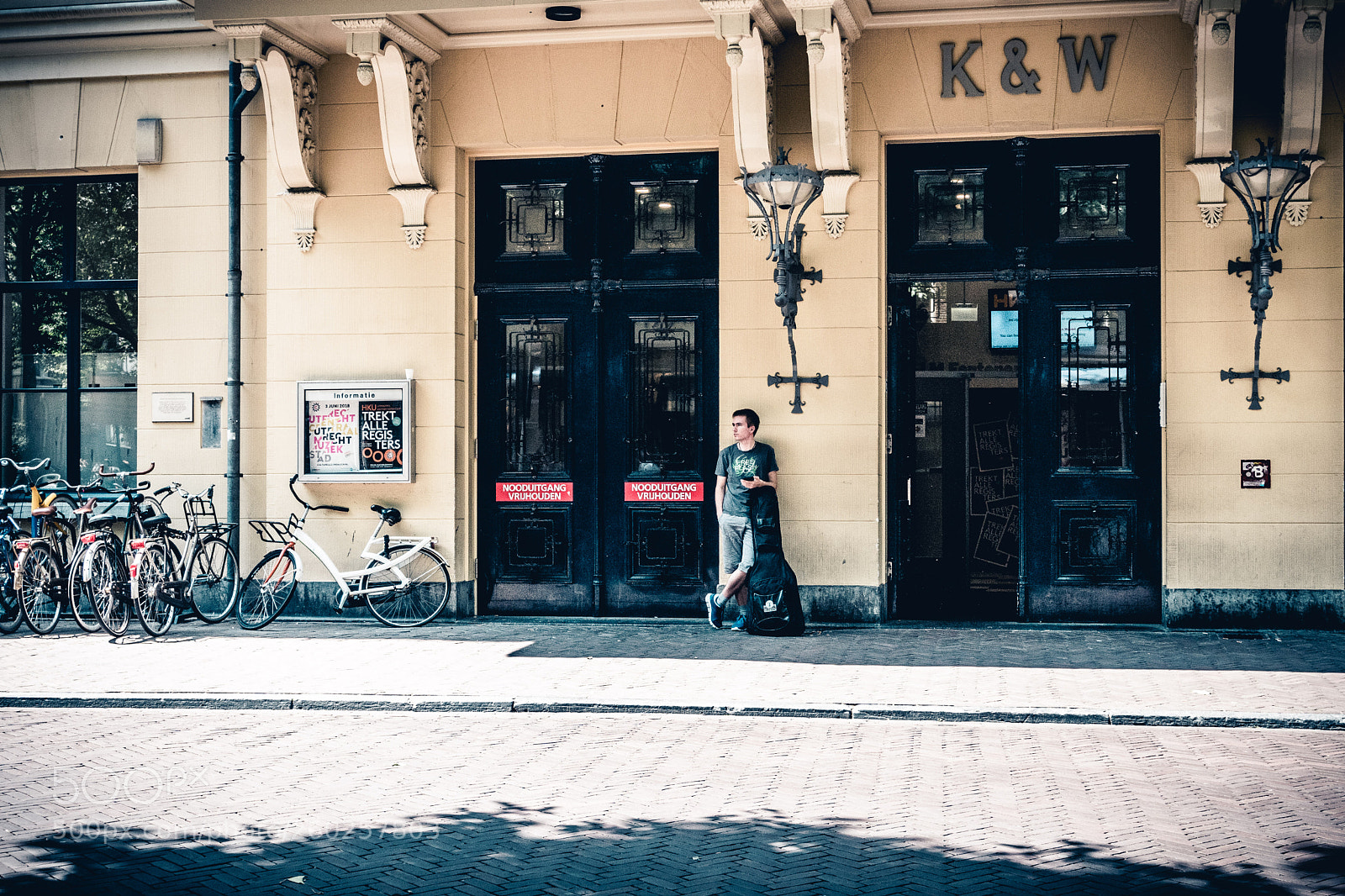 Sony a6300 sample photo. He is just wating photography