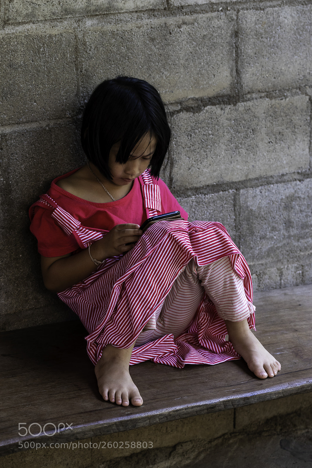 Canon EOS 7D Mark II sample photo. Hmong girl and a photography