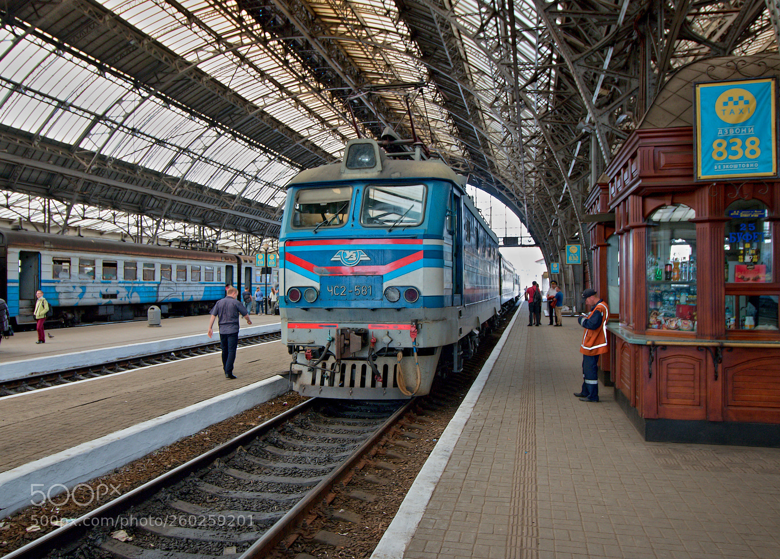Canon EOS 70D sample photo. Lviv-holovnyi station, ukraine photography