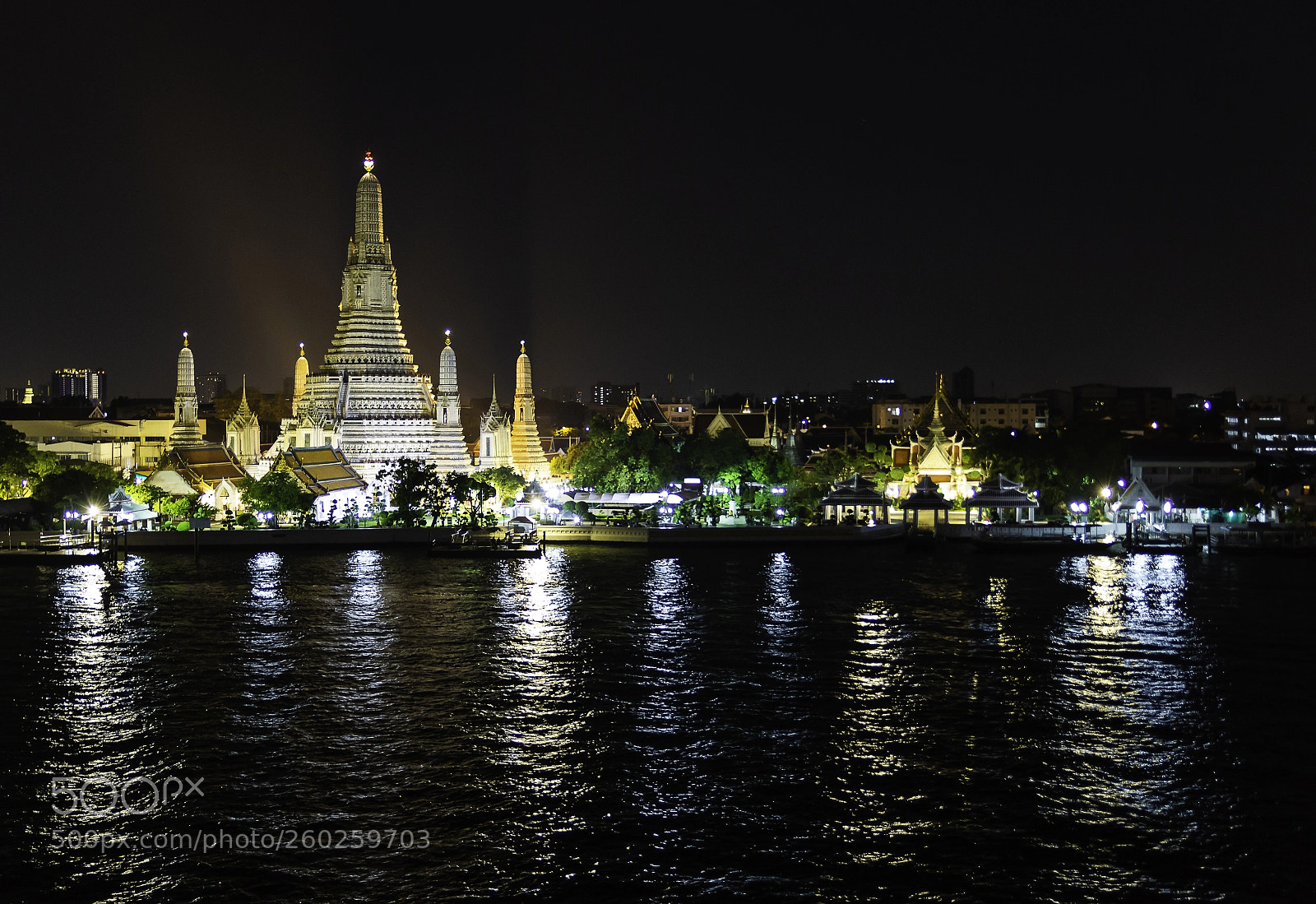 Canon EOS 6D sample photo. Wat arun by night photography