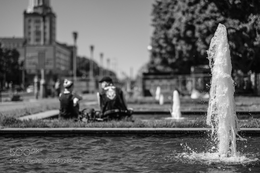 Fujifilm X-T20 sample photo. Bierchen am brunnen photography