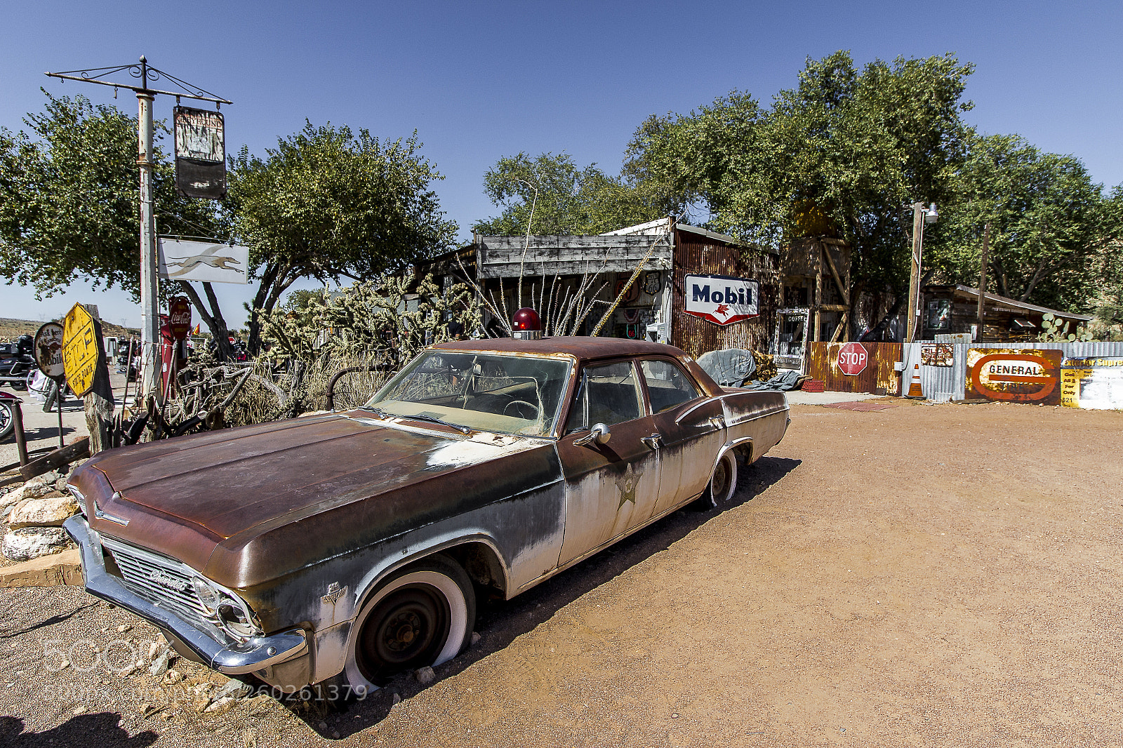 Canon EOS 100D (EOS Rebel SL1 / EOS Kiss X7) sample photo. Vintage police car photography