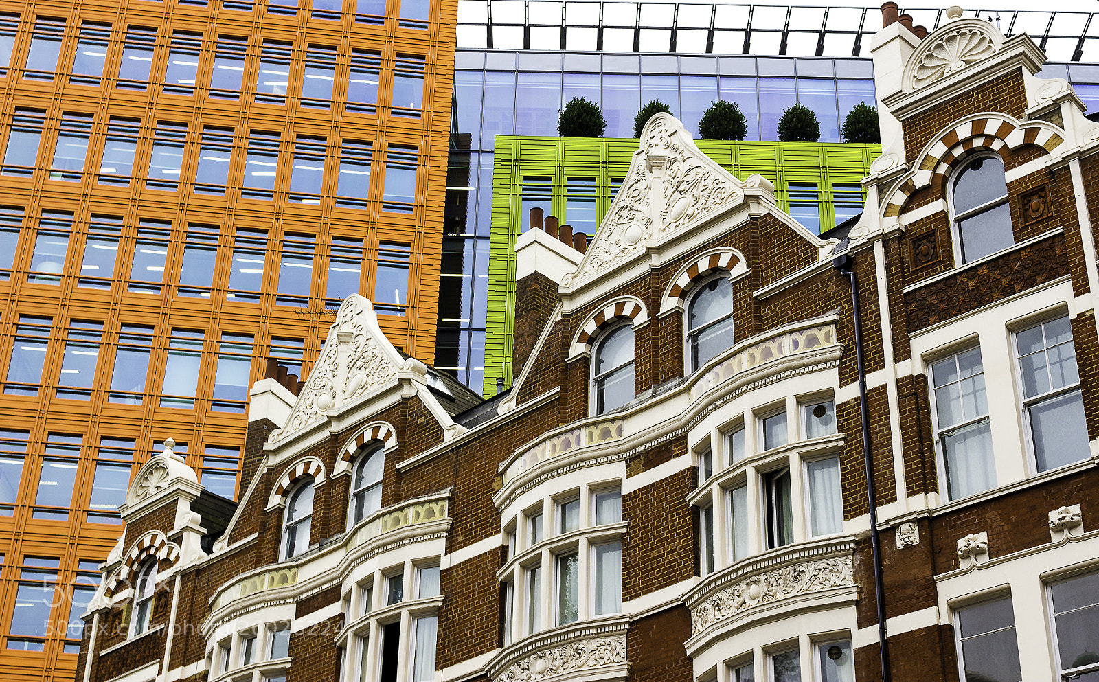 Canon EOS 100D (EOS Rebel SL1 / EOS Kiss X7) sample photo. Modern and ancient london photography
