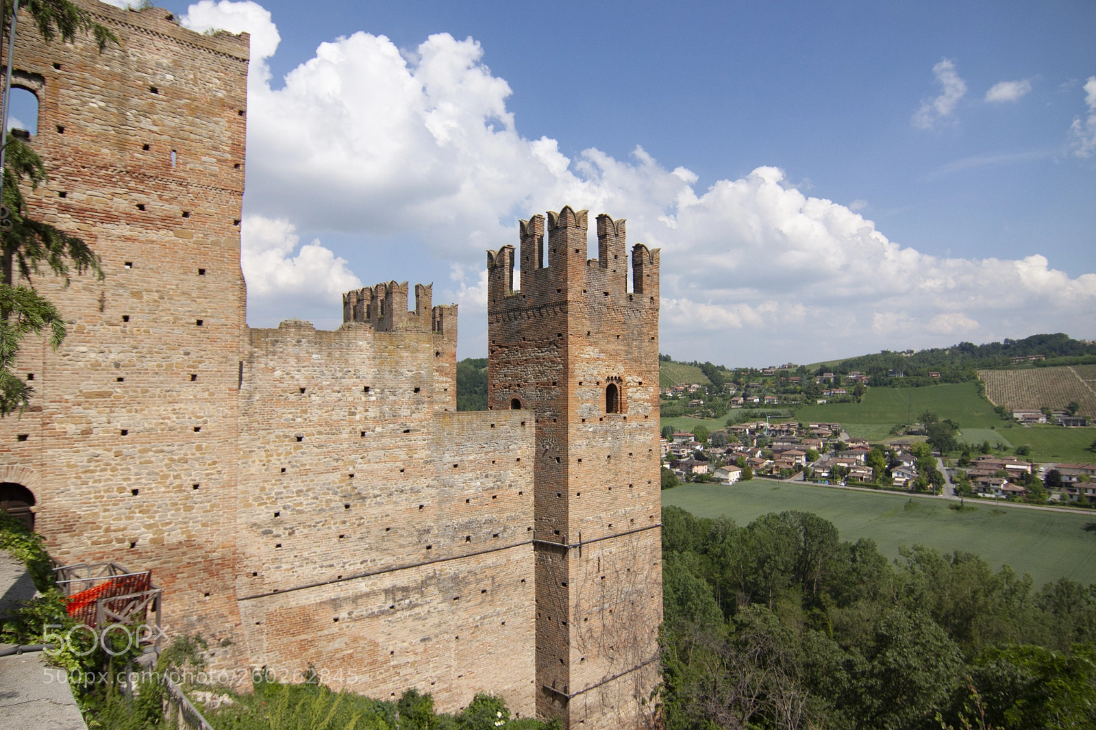 Canon EOS 500D (EOS Rebel T1i / EOS Kiss X3) sample photo. Castellarquato piacenza italy historic photography