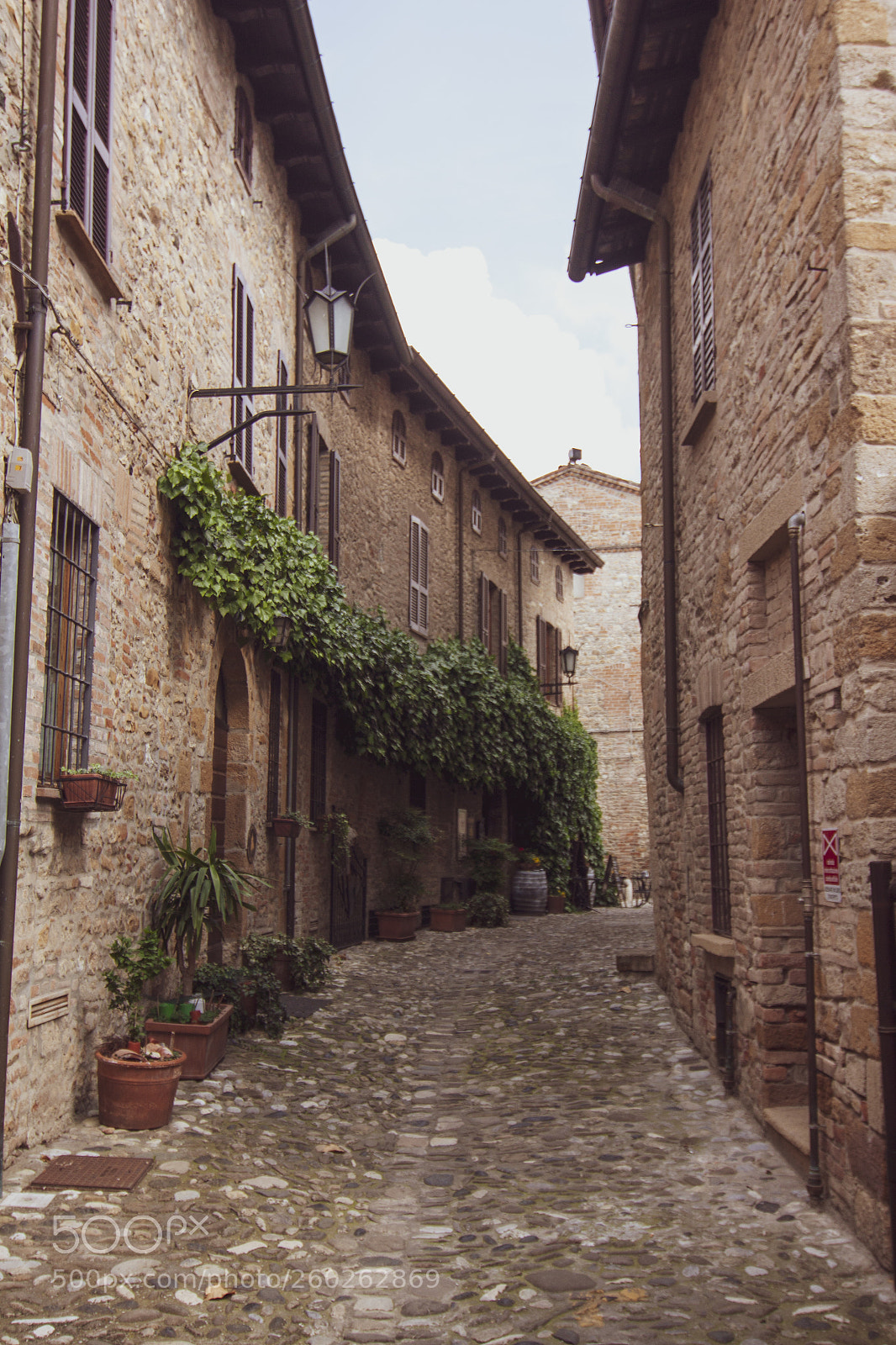 Canon EOS 500D (EOS Rebel T1i / EOS Kiss X3) sample photo. Castellarquato piacenza italy historic photography