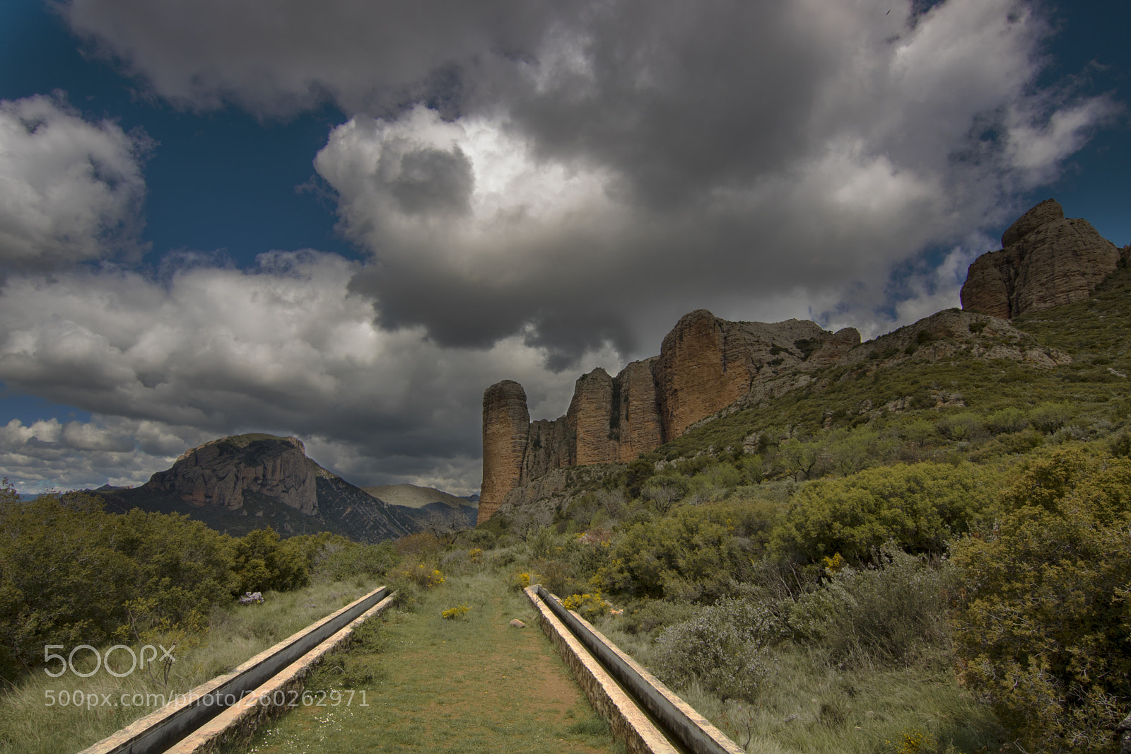 Canon EOS 750D (EOS Rebel T6i / EOS Kiss X8i) sample photo. Mallos de riglos photography