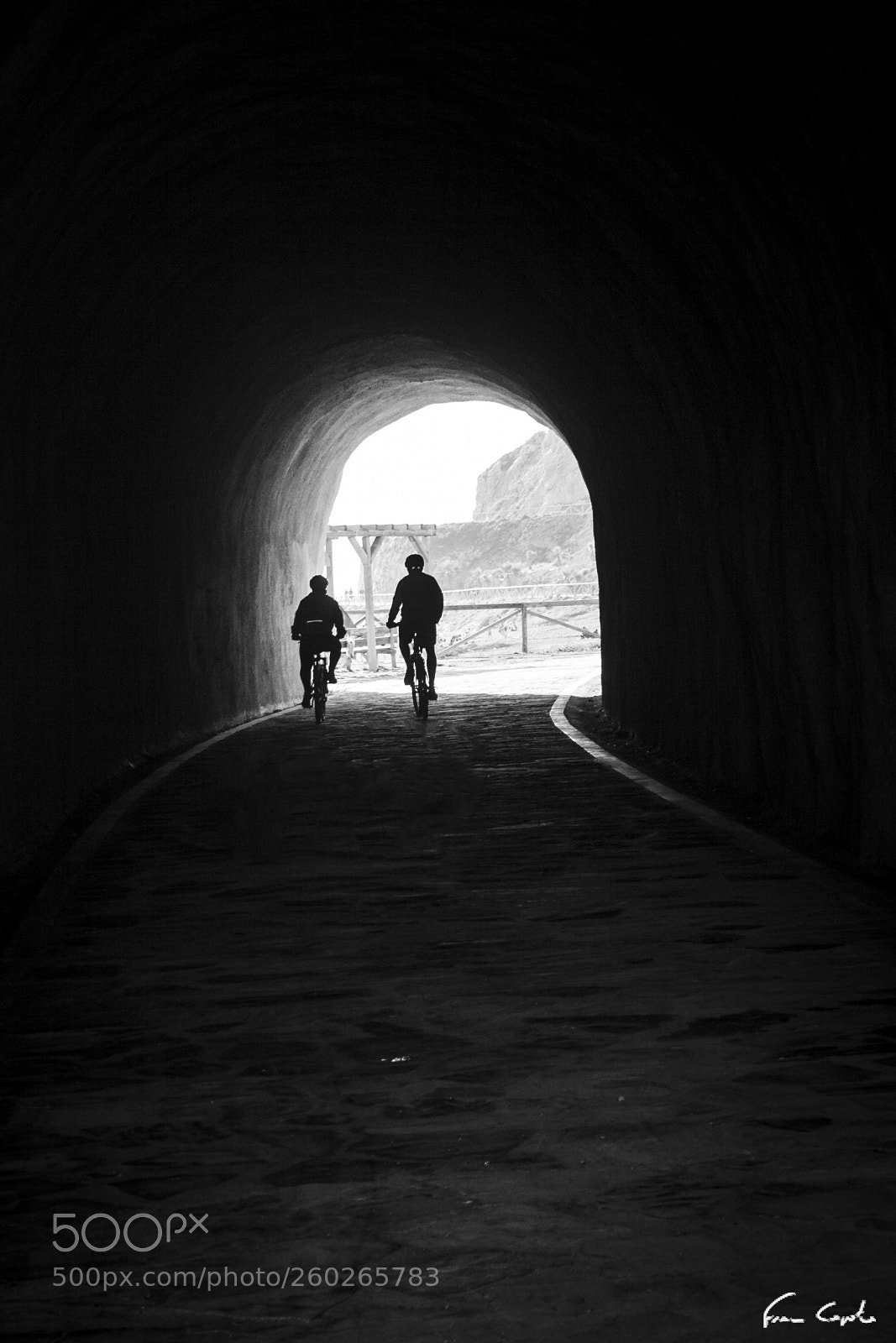 Canon EOS 350D (EOS Digital Rebel XT / EOS Kiss Digital N) sample photo. Cyclists in the tunnel photography