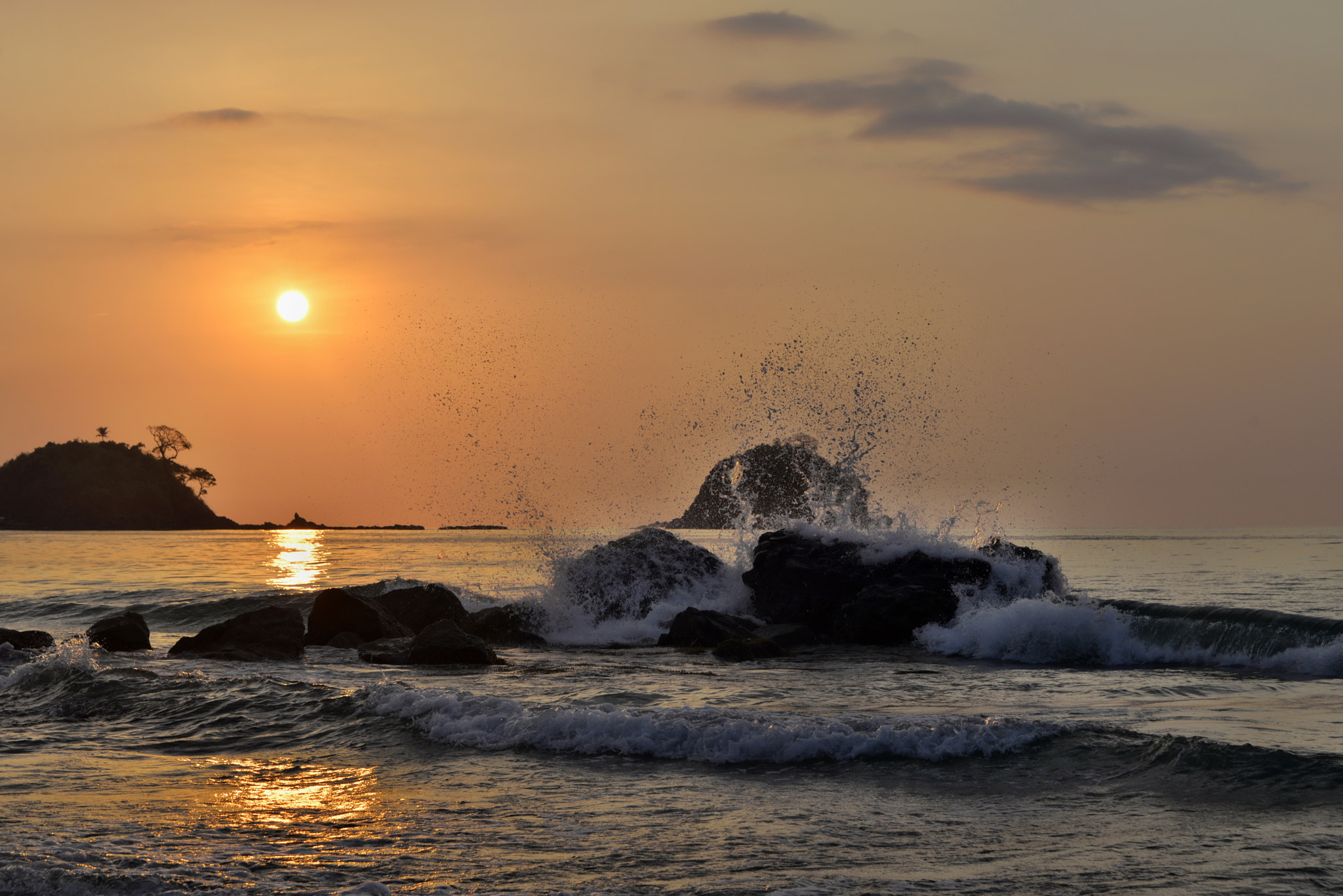 Nikon AF-S Nikkor 28-300mm F3.5-5.6G ED VR sample photo. Sunset at the sea photography