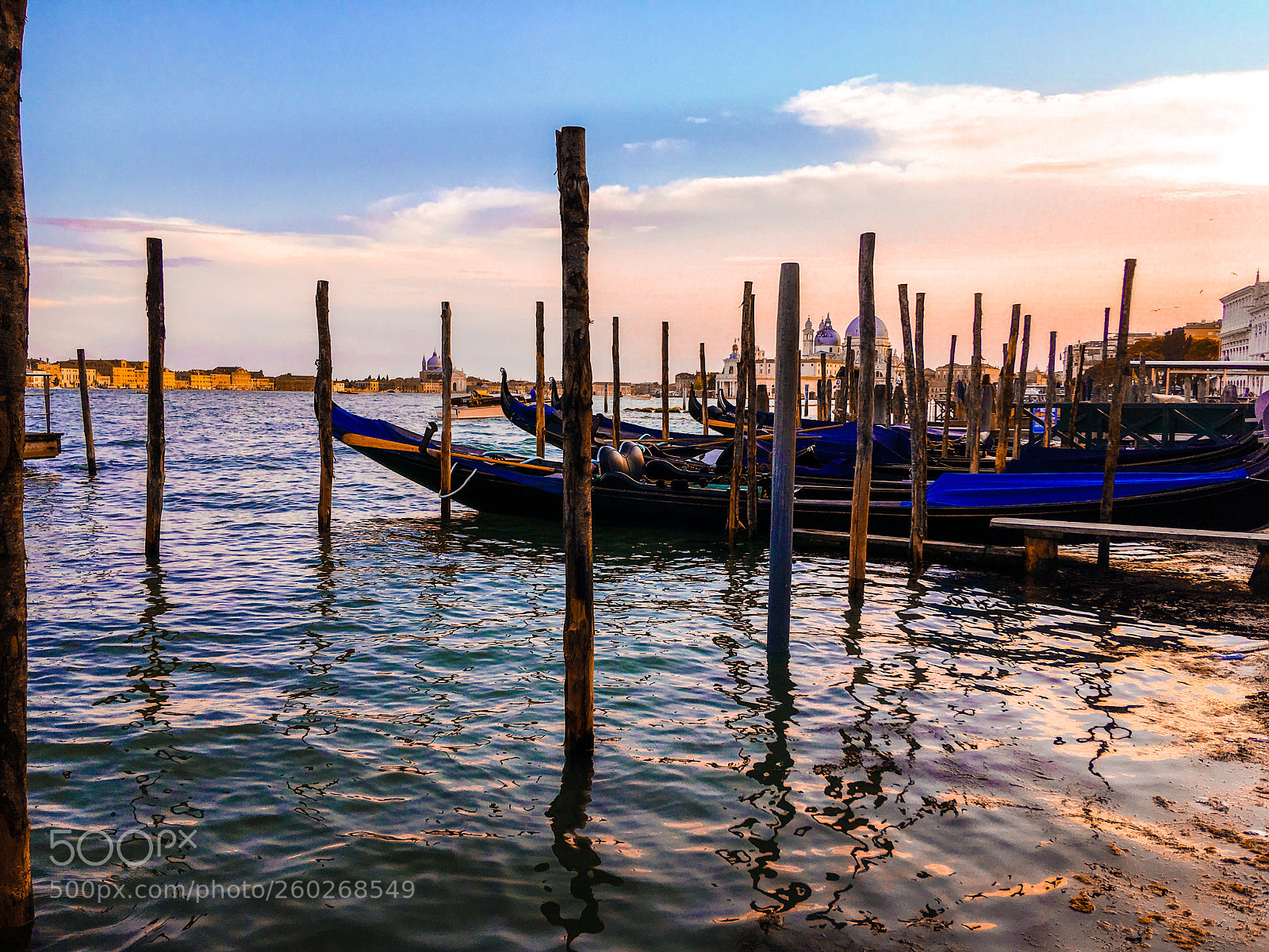Apple iPhone SE sample photo. Venice (waterfront) photography