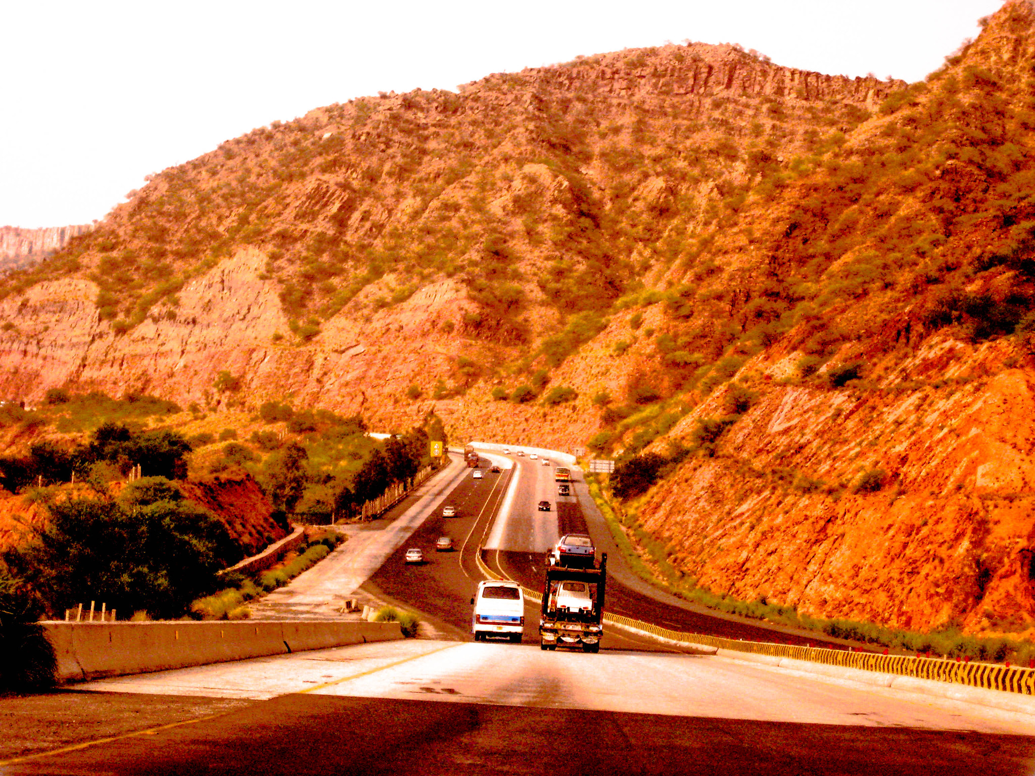 Canon DIGITAL IXUS 70 sample photo. Motorway to islamabad photography