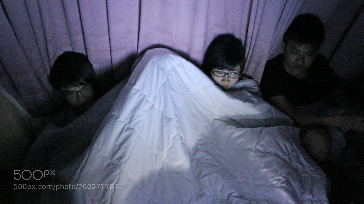 Canon EOS 70D sample photo. Horror movie night photography