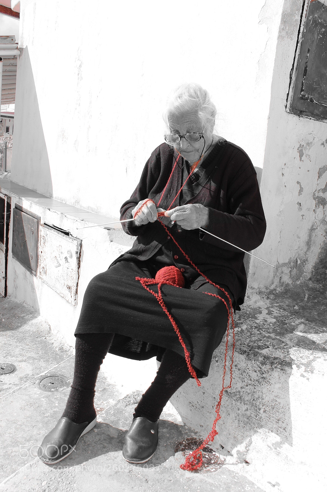 Canon EOS 700D (EOS Rebel T5i / EOS Kiss X7i) sample photo. Black white and red...red photography