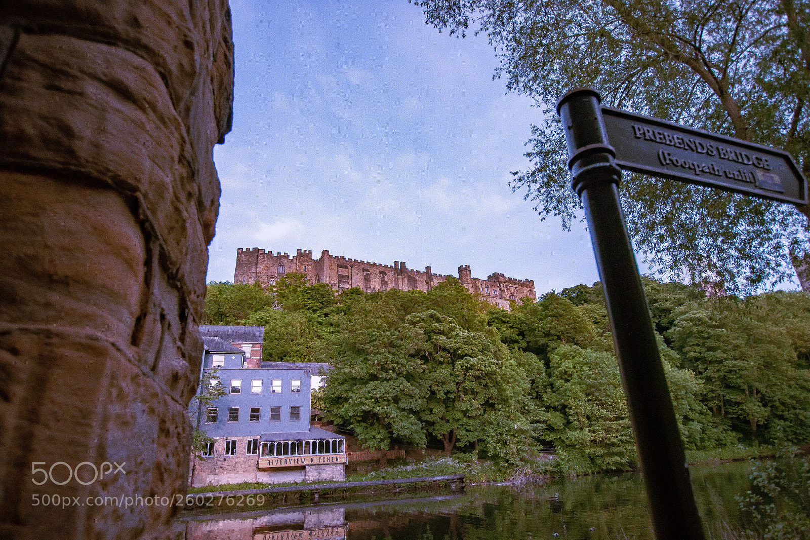 Canon EOS 500D (EOS Rebel T1i / EOS Kiss X3) sample photo. Peeking at the castle photography