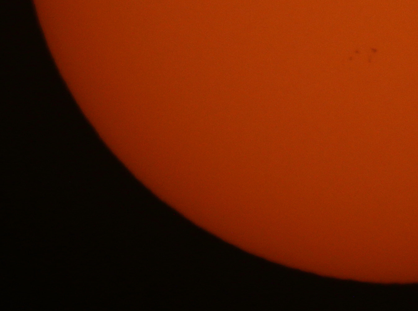 Canon EOS 600D (Rebel EOS T3i / EOS Kiss X5) sample photo. Sunspots close photography