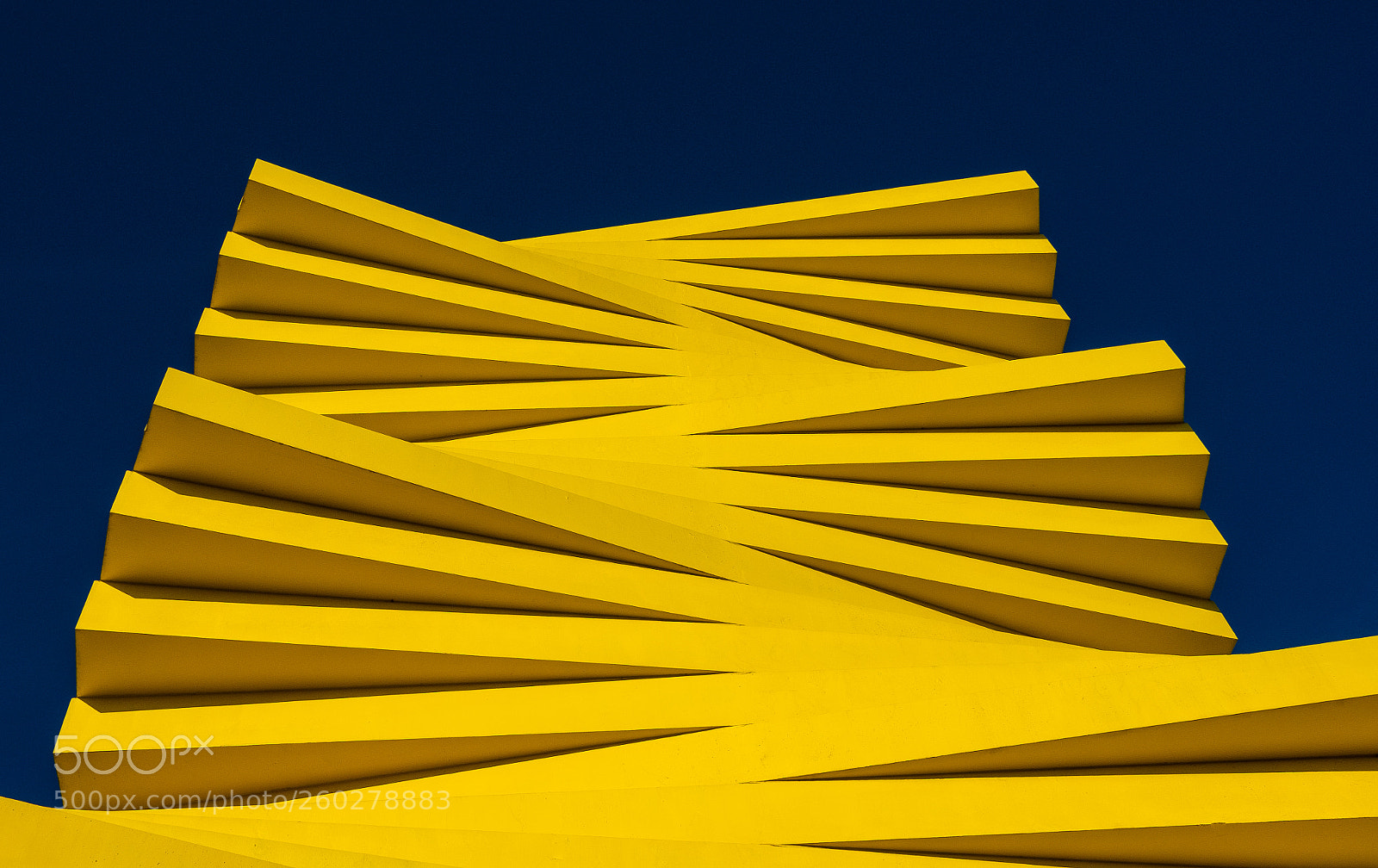 Fujifilm X-T2 sample photo. Yellow sculpture photography