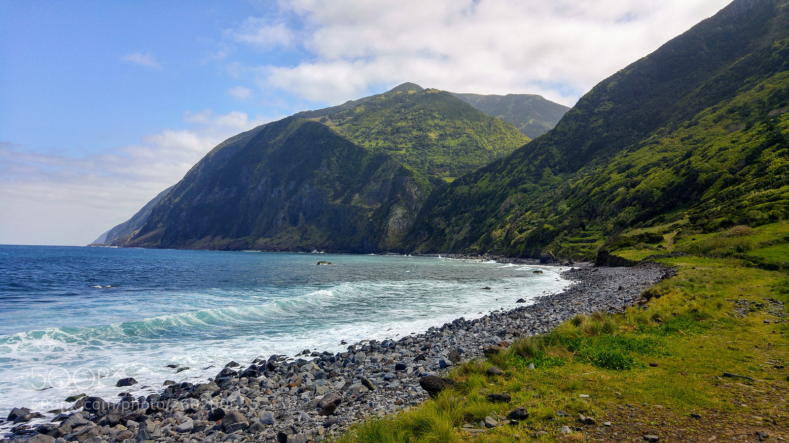 LG G4 sample photo. Beach and mountains photography
