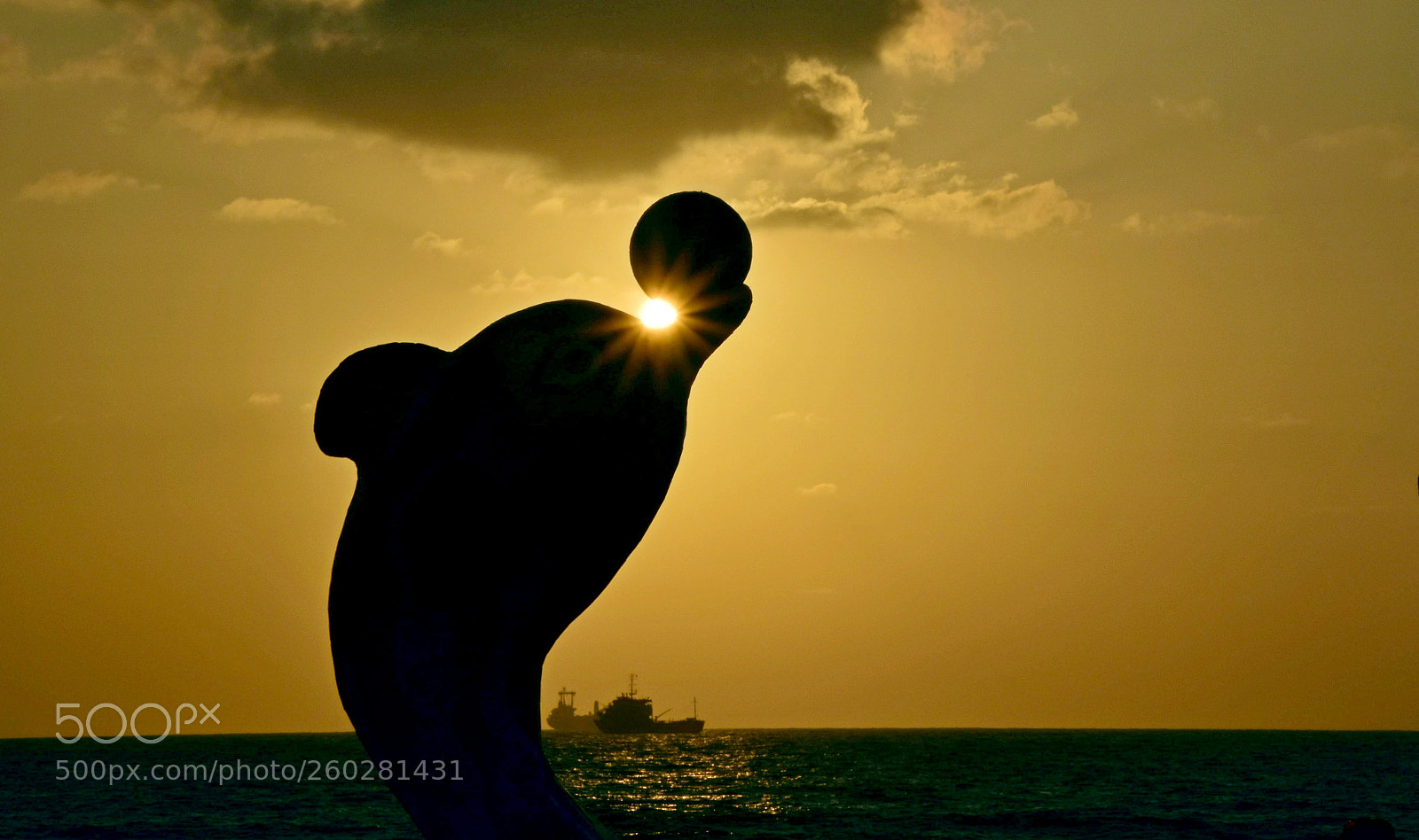 Nikon D5500 sample photo. Ship and sun photography