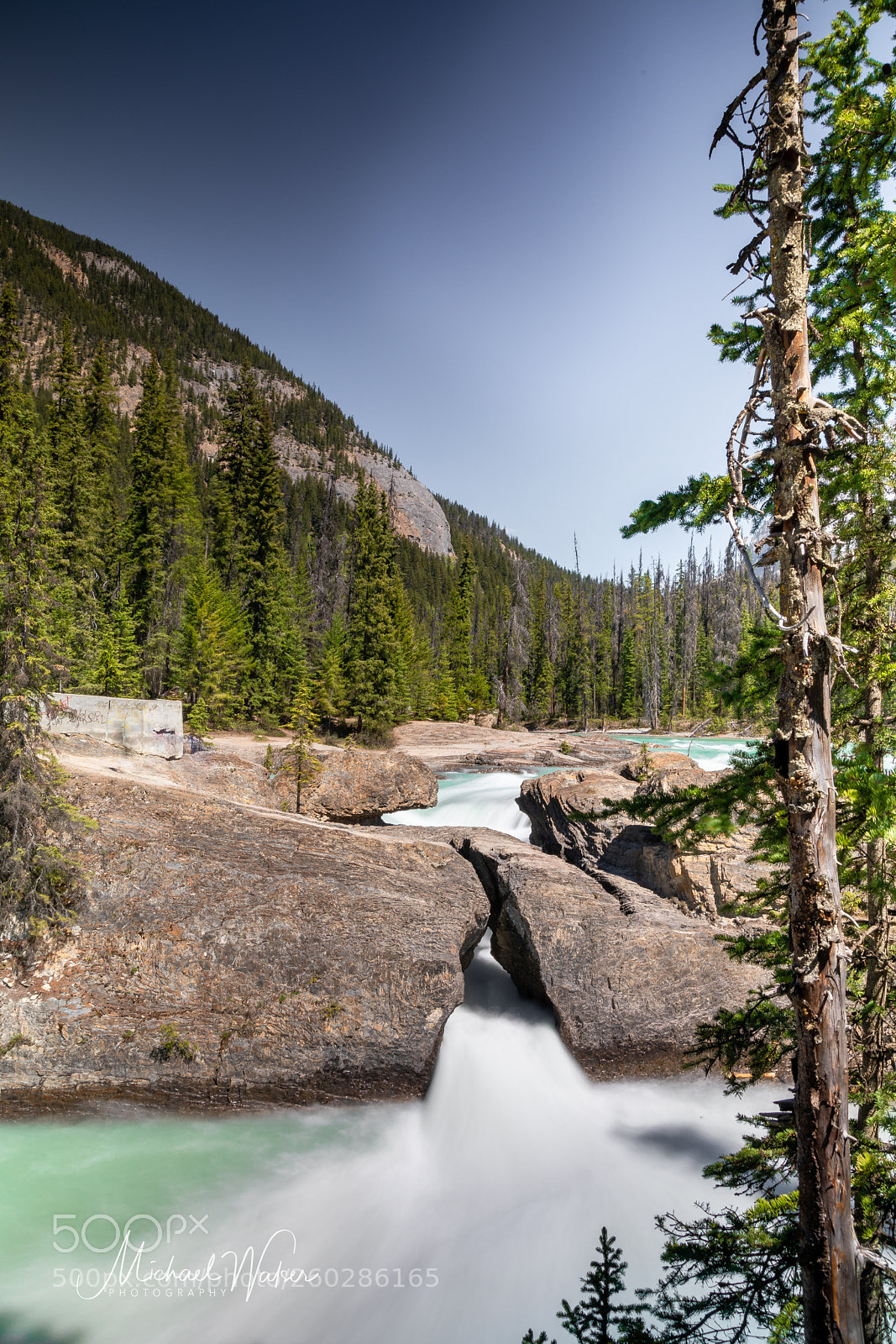 Canon EOS 5D Mark IV sample photo. Natural bridge photography
