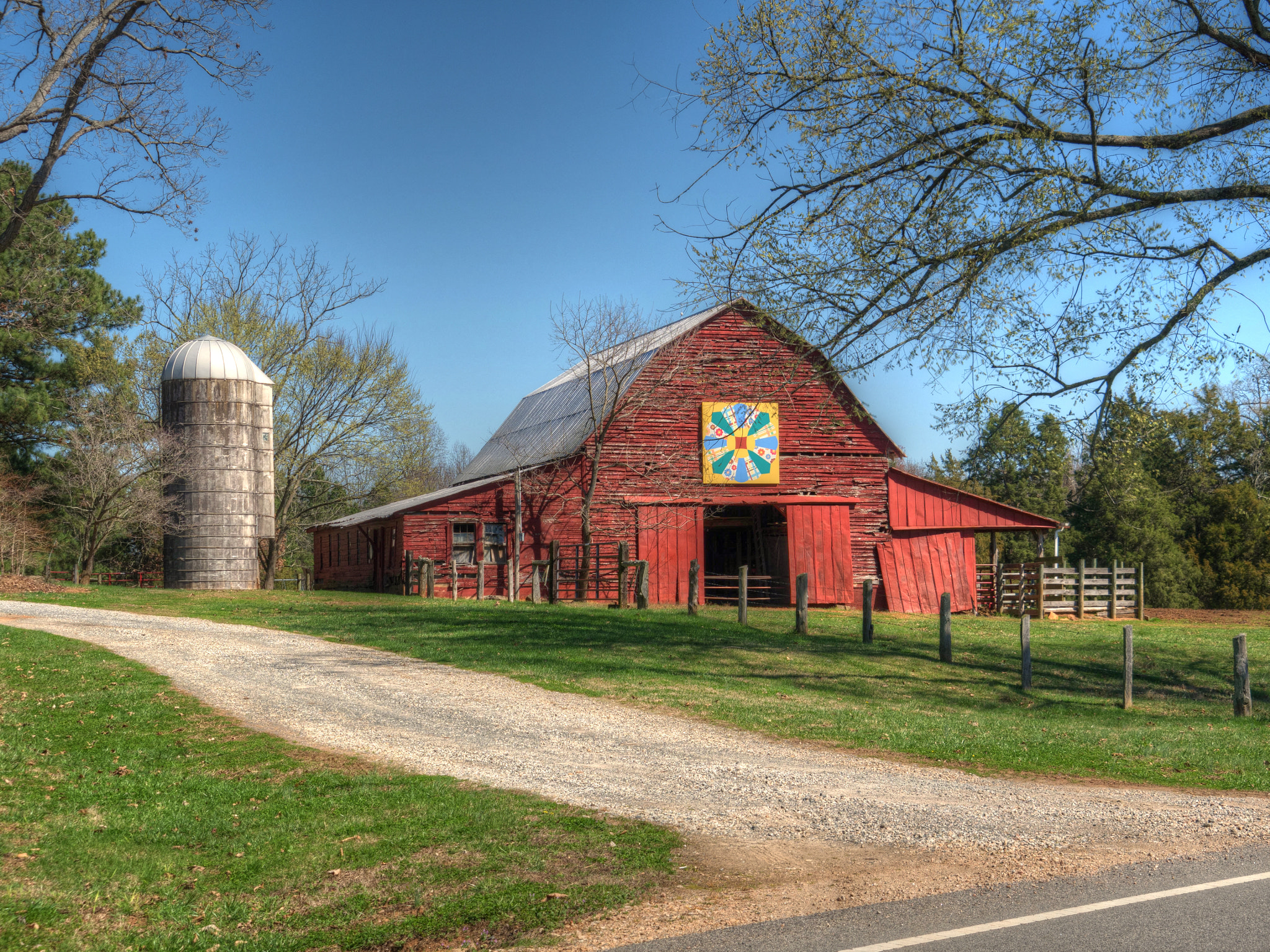 Panasonic Lumix DMC-G85 (Lumix DMC-G80) sample photo. Country barn photography