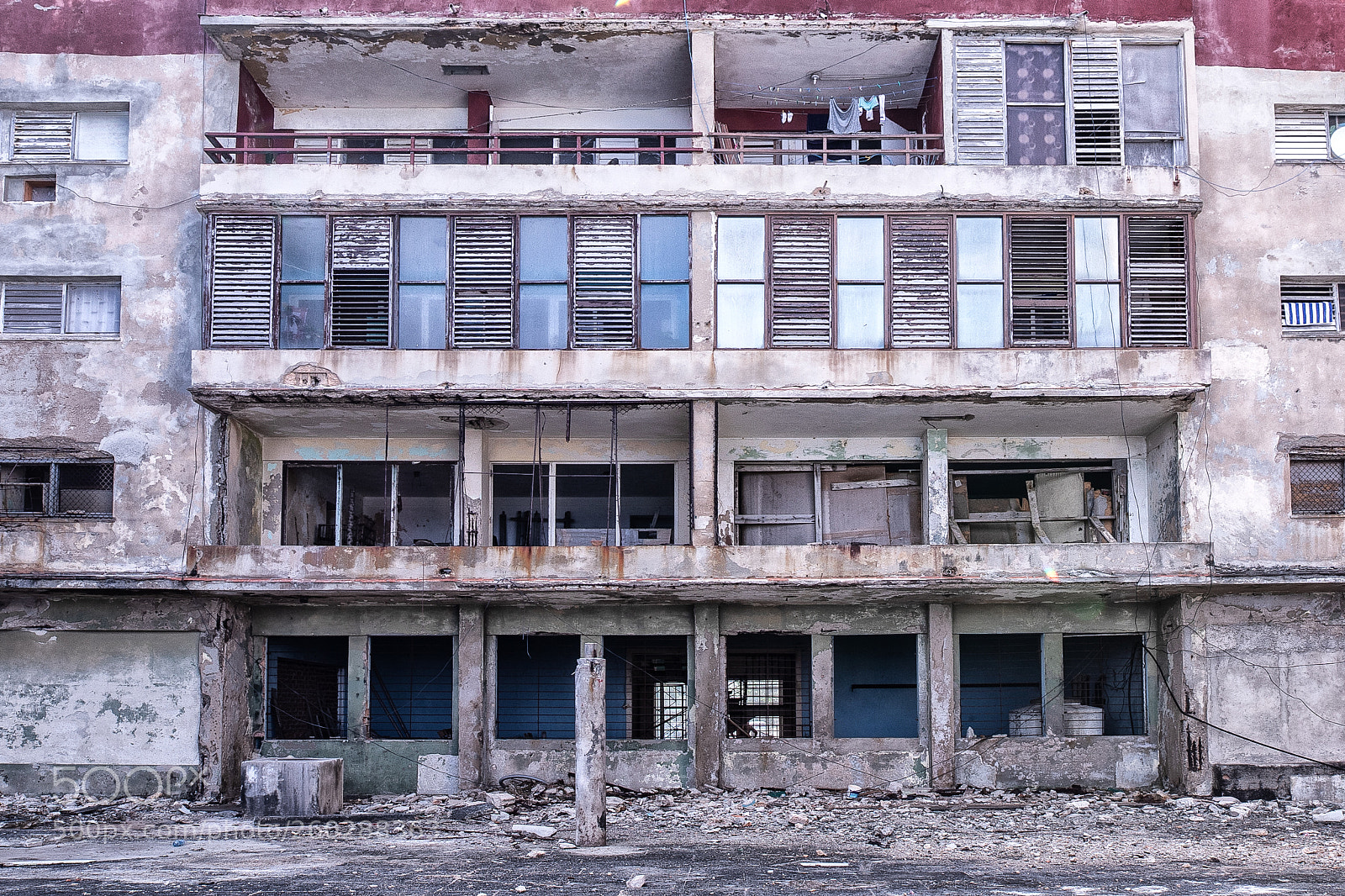 Canon EOS 5D Mark IV sample photo. Abandoned building photography