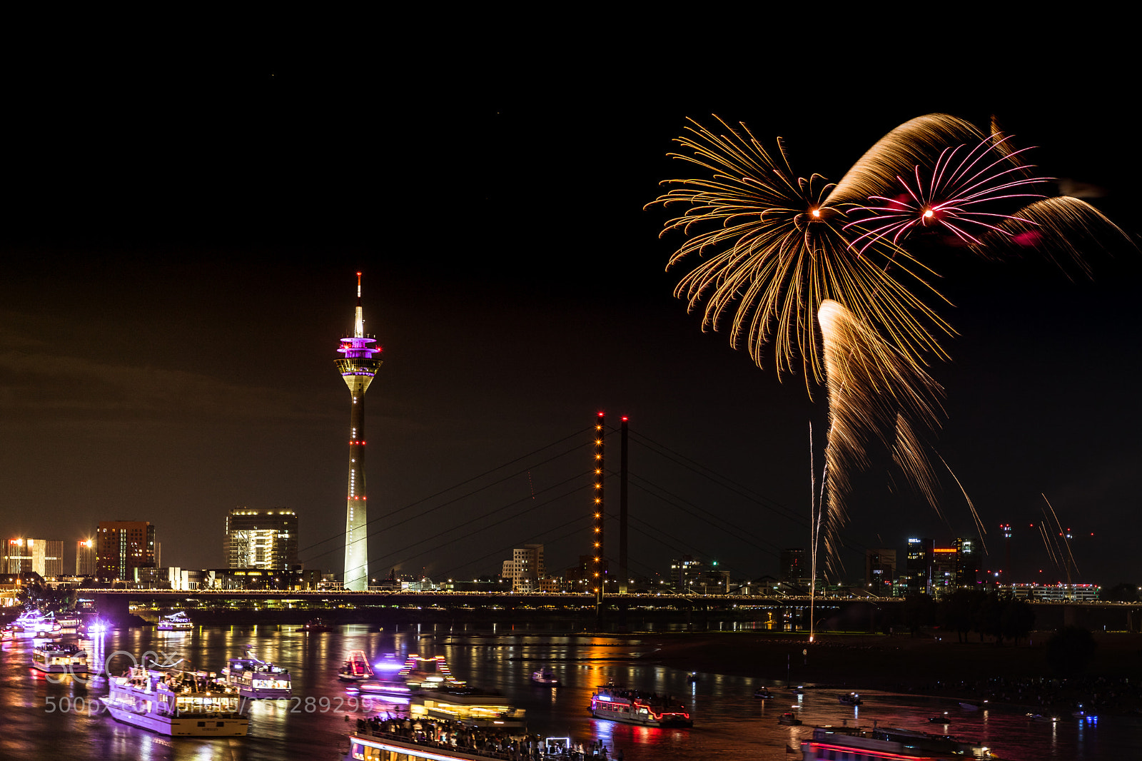 Canon EOS 6D Mark II sample photo. Düsseldorf fireworks photography