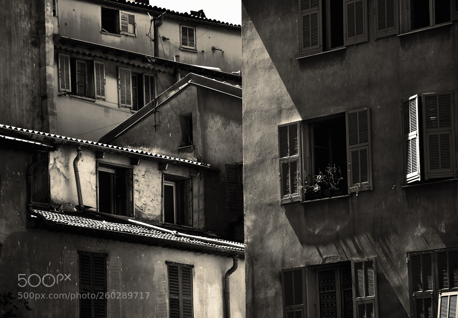 Nikon D90 sample photo. Houses in b&w photography