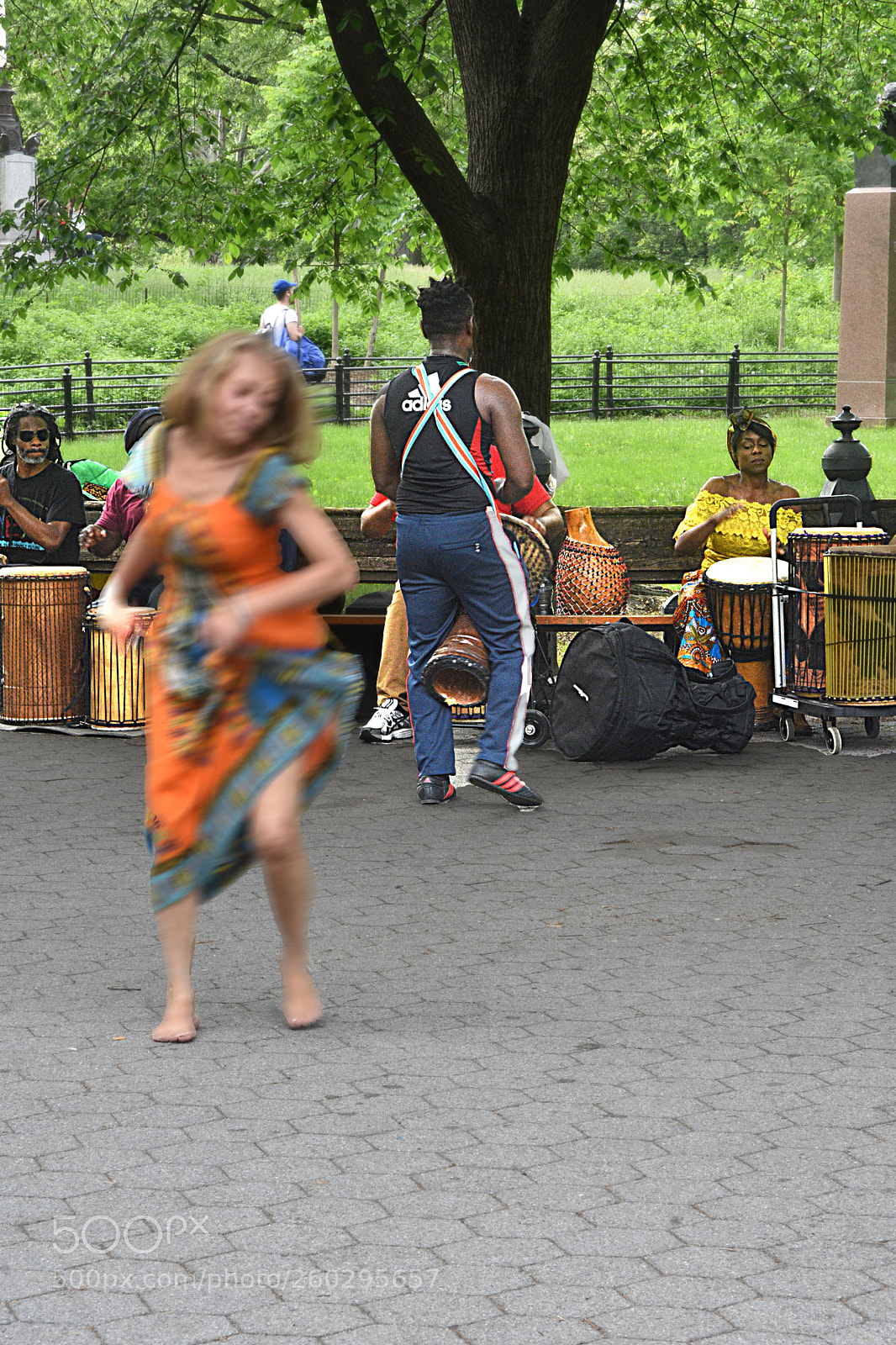 Nikon D3400 sample photo. Dancing in the park photography