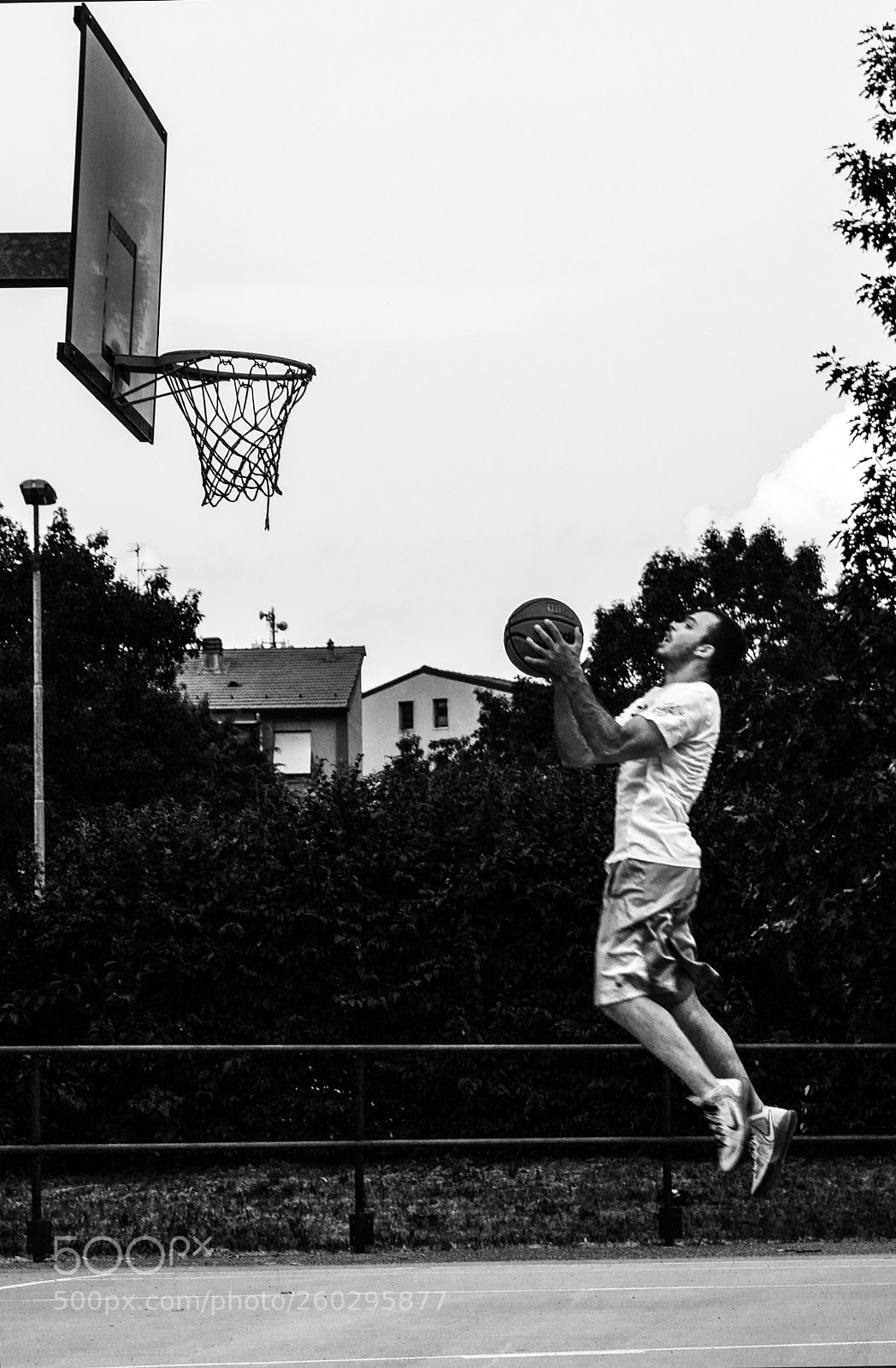 Canon EOS 1200D (EOS Rebel T5 / EOS Kiss X70 / EOS Hi) sample photo. Flying boy photography