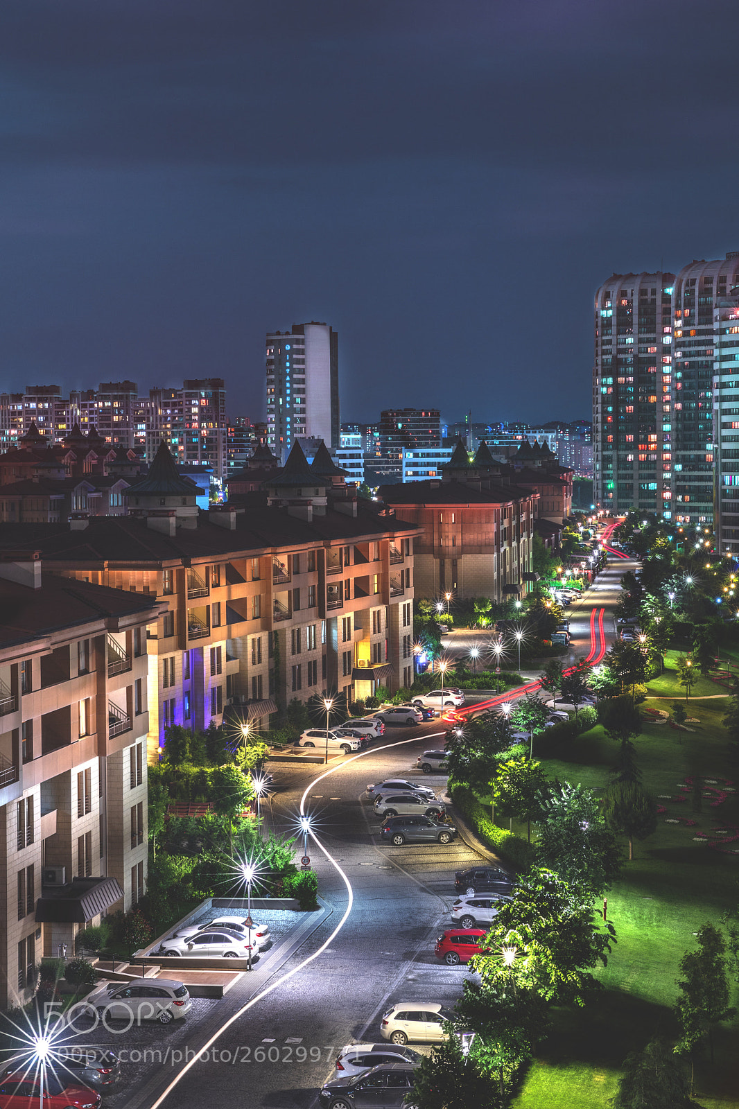 Canon EOS 5D Mark IV sample photo. Active at night... photography