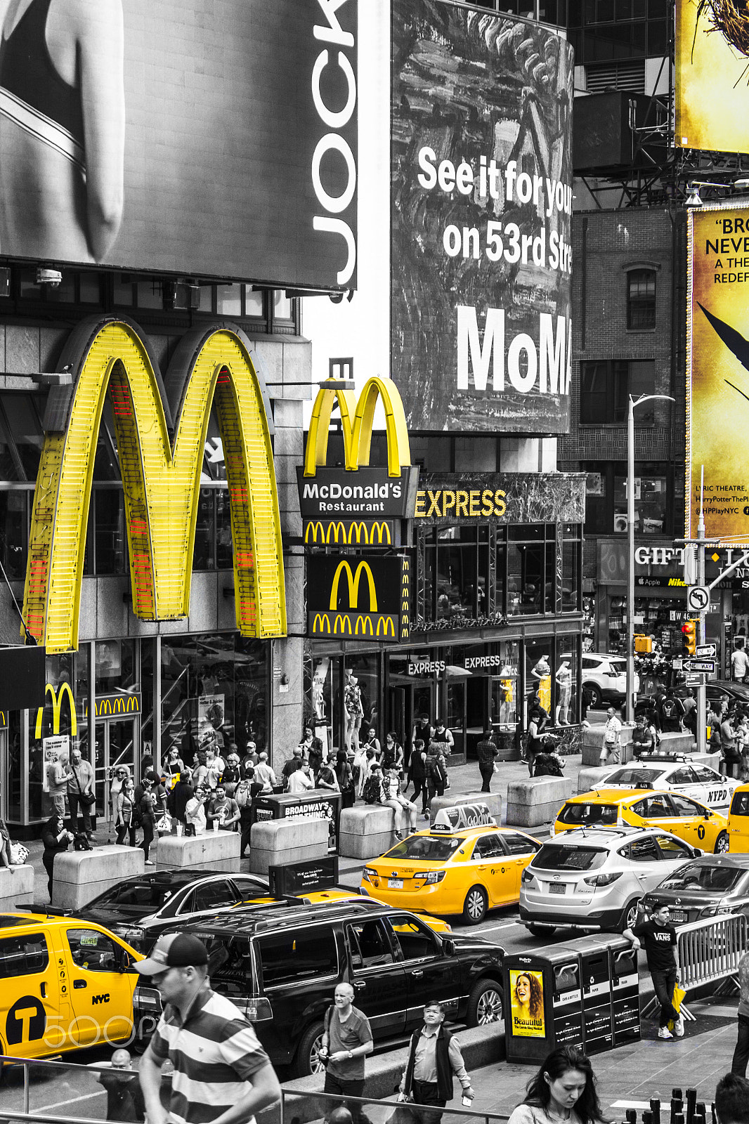 Canon EOS 600D (Rebel EOS T3i / EOS Kiss X5) sample photo. Yellow at times square photography