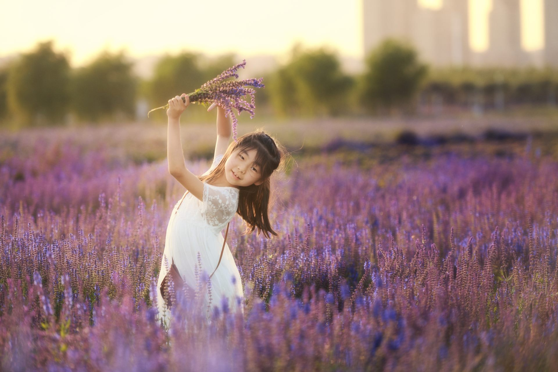 Nikon AF-S Nikkor 70-200mm F2.8G ED VR II sample photo. Salvia & girl photography