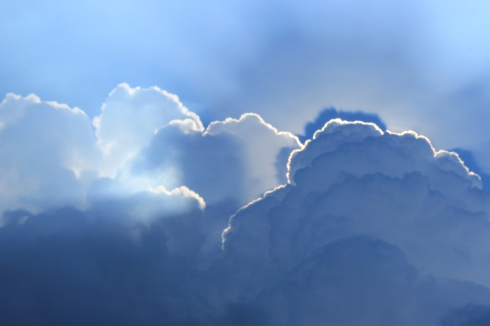 Canon EOS 600D (Rebel EOS T3i / EOS Kiss X5) sample photo. Magical cloudy moment photography
