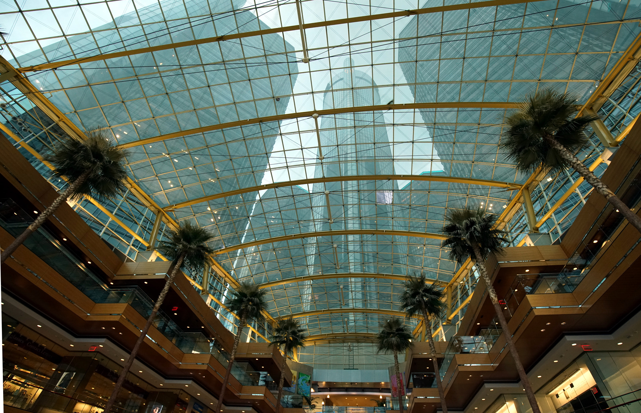 Canon EF 16-35mm F4L IS USM sample photo. Renaissance center photography