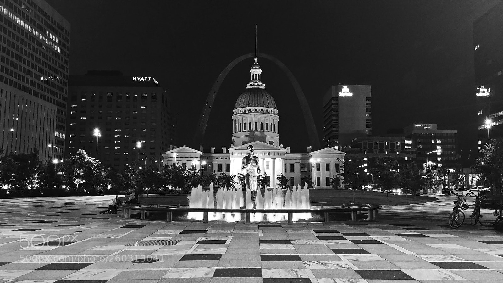 LG G6 sample photo. Jefferson national expansion memorial photography