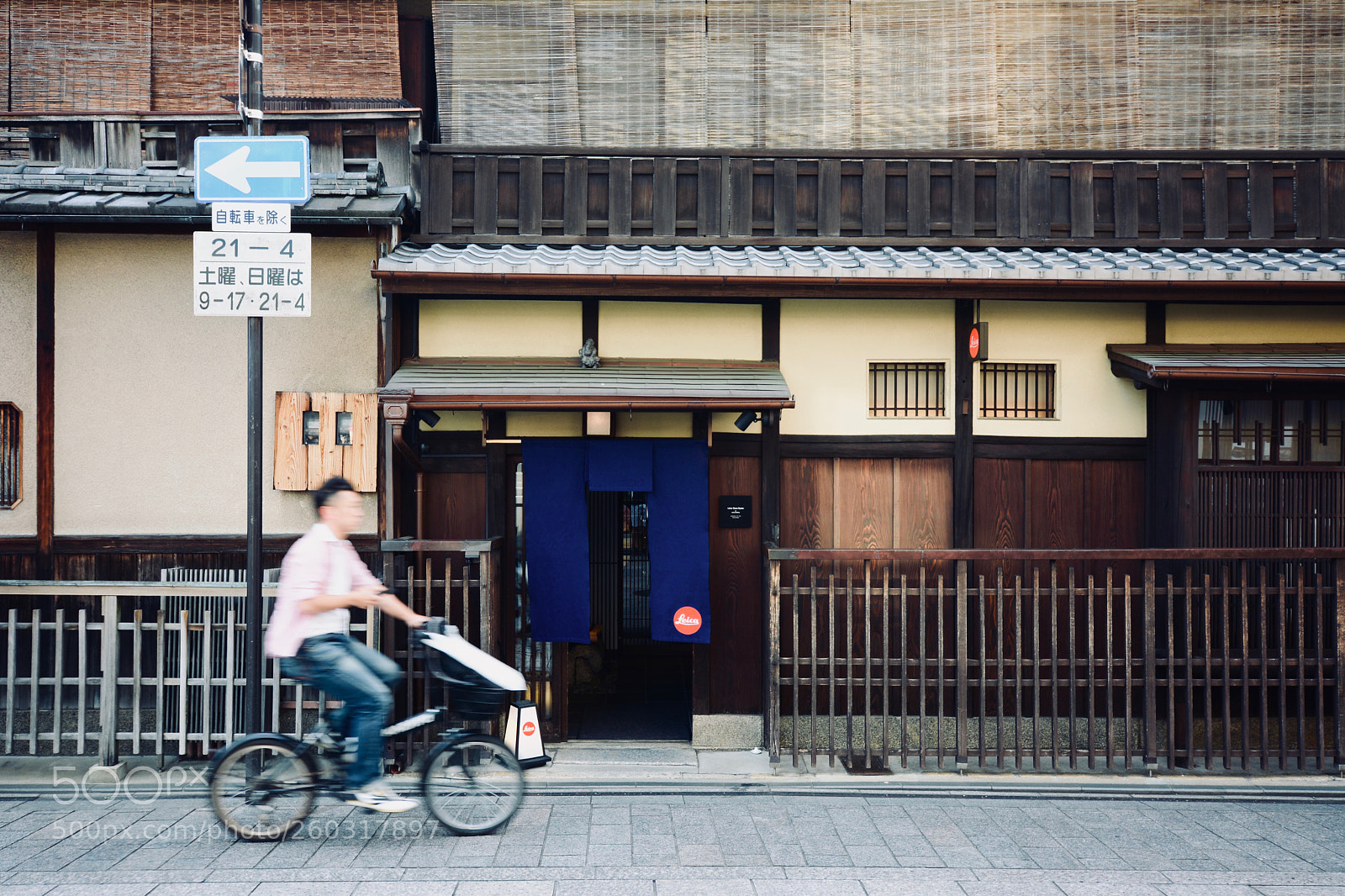 Nikon D7100 sample photo. A leica store in photography